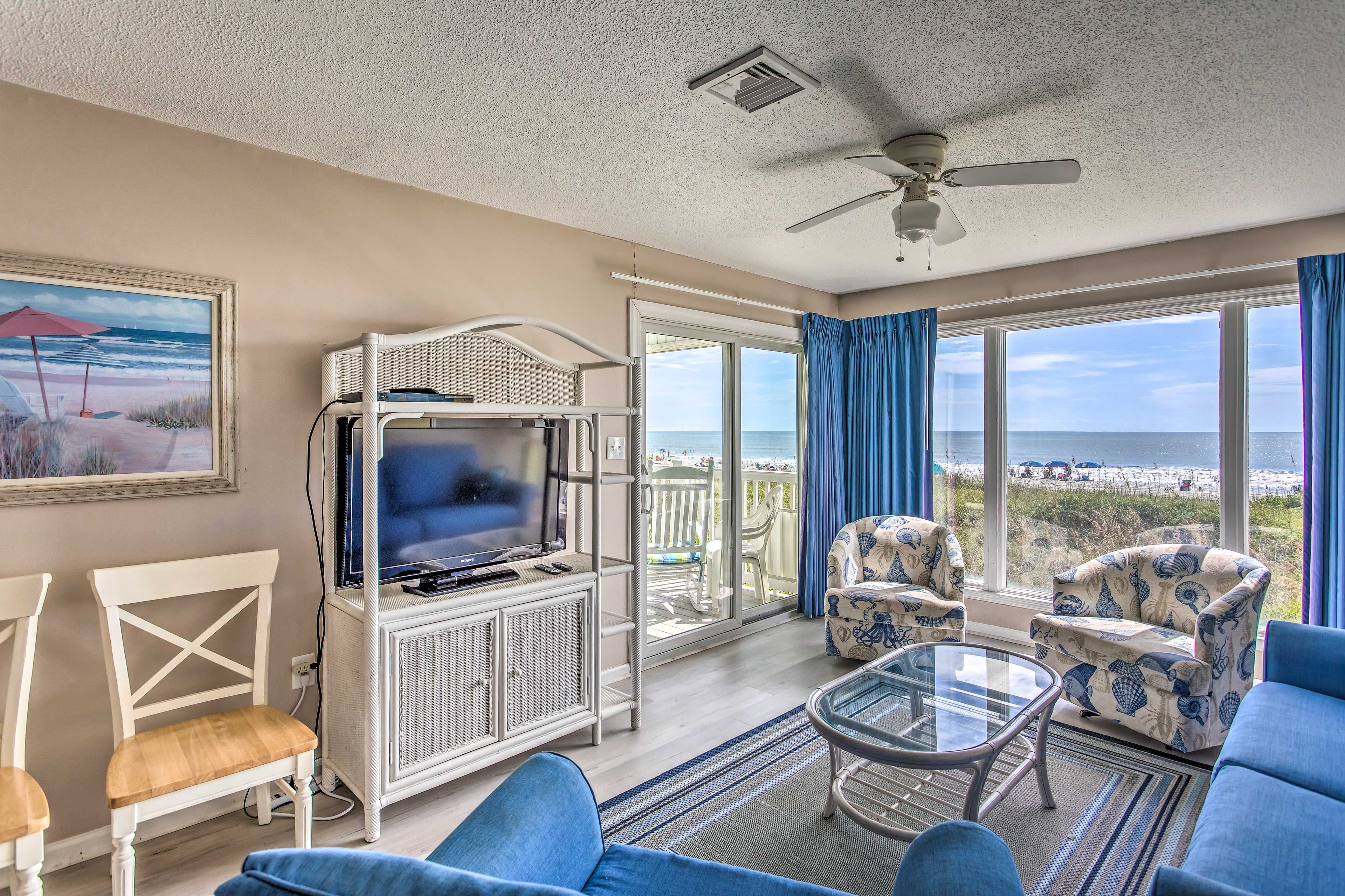 Main Living Area | Smart TV