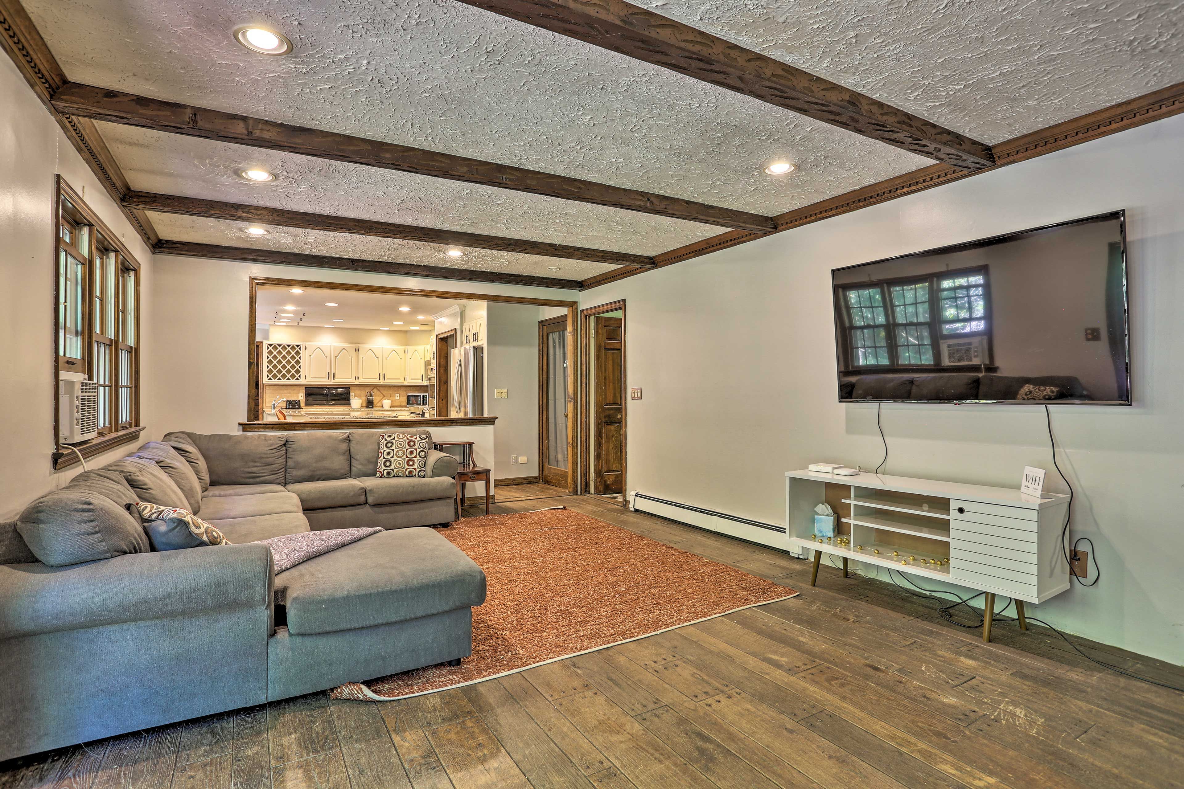 Living Room | Flat-Screen TV