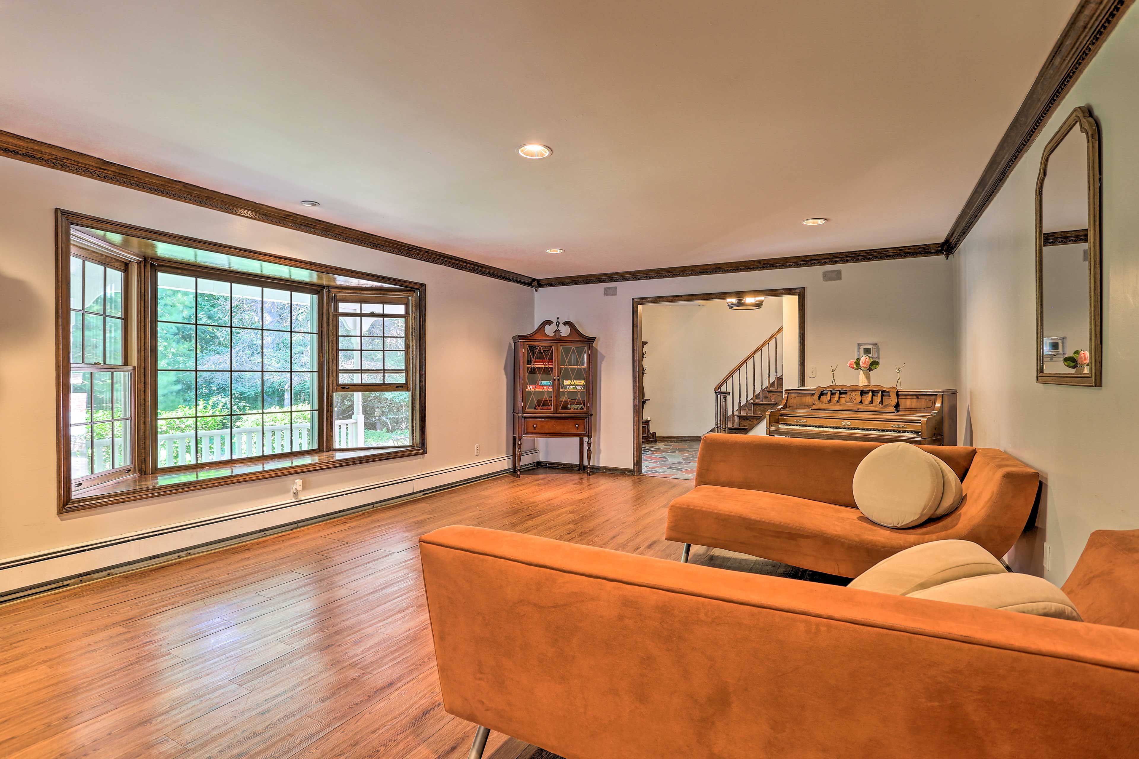 Sitting Room | Piano