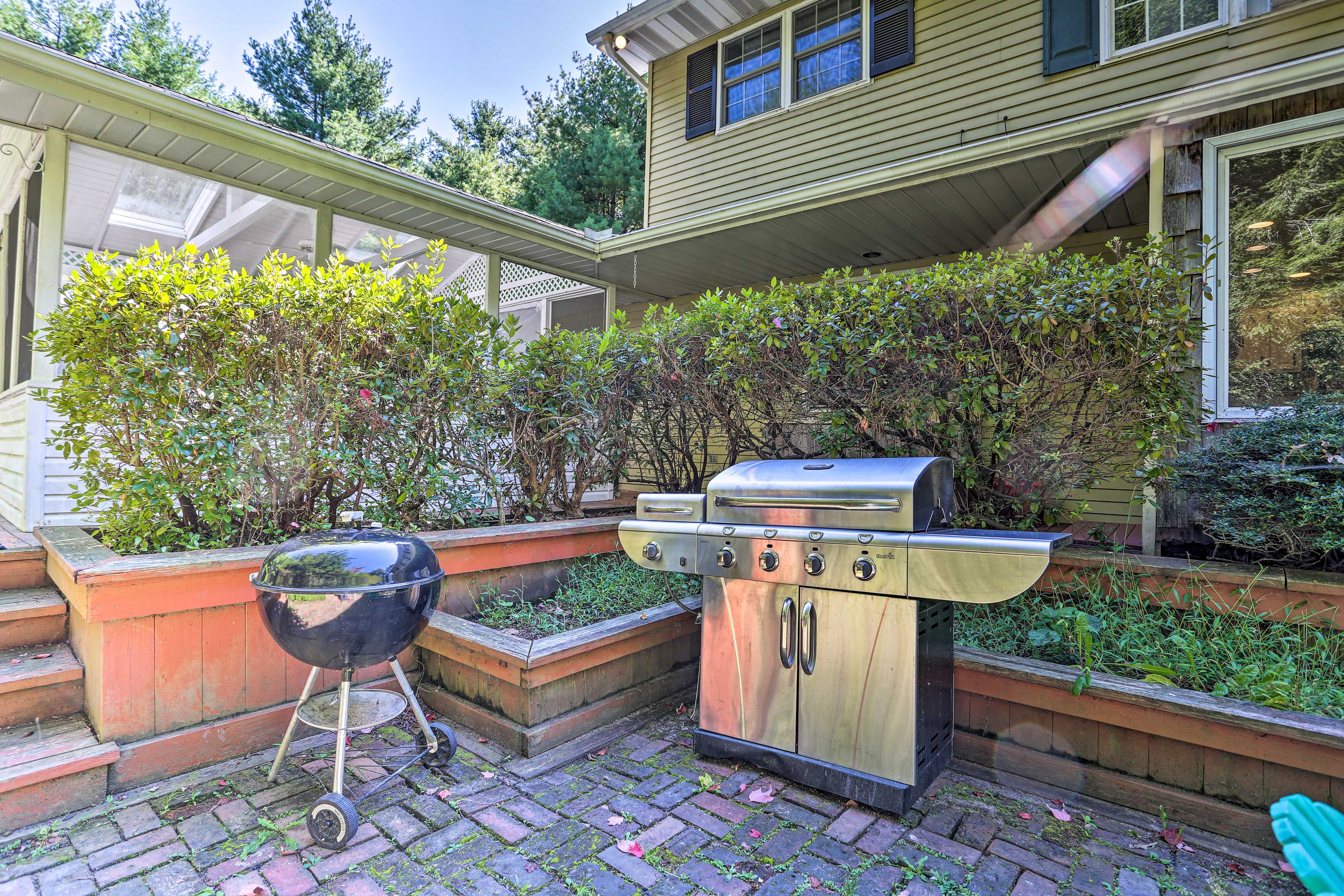 Patio | Charcoal & Gas Grill | Fire Pit
