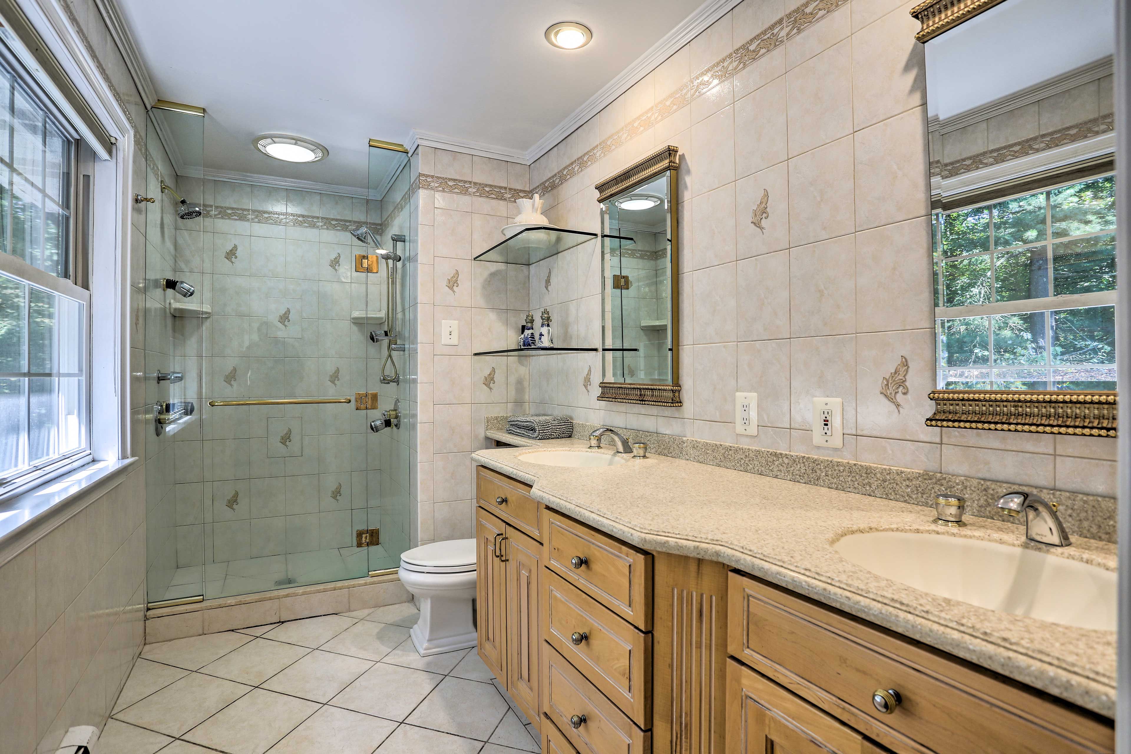 Full Bathroom | Towels & Linens Provided