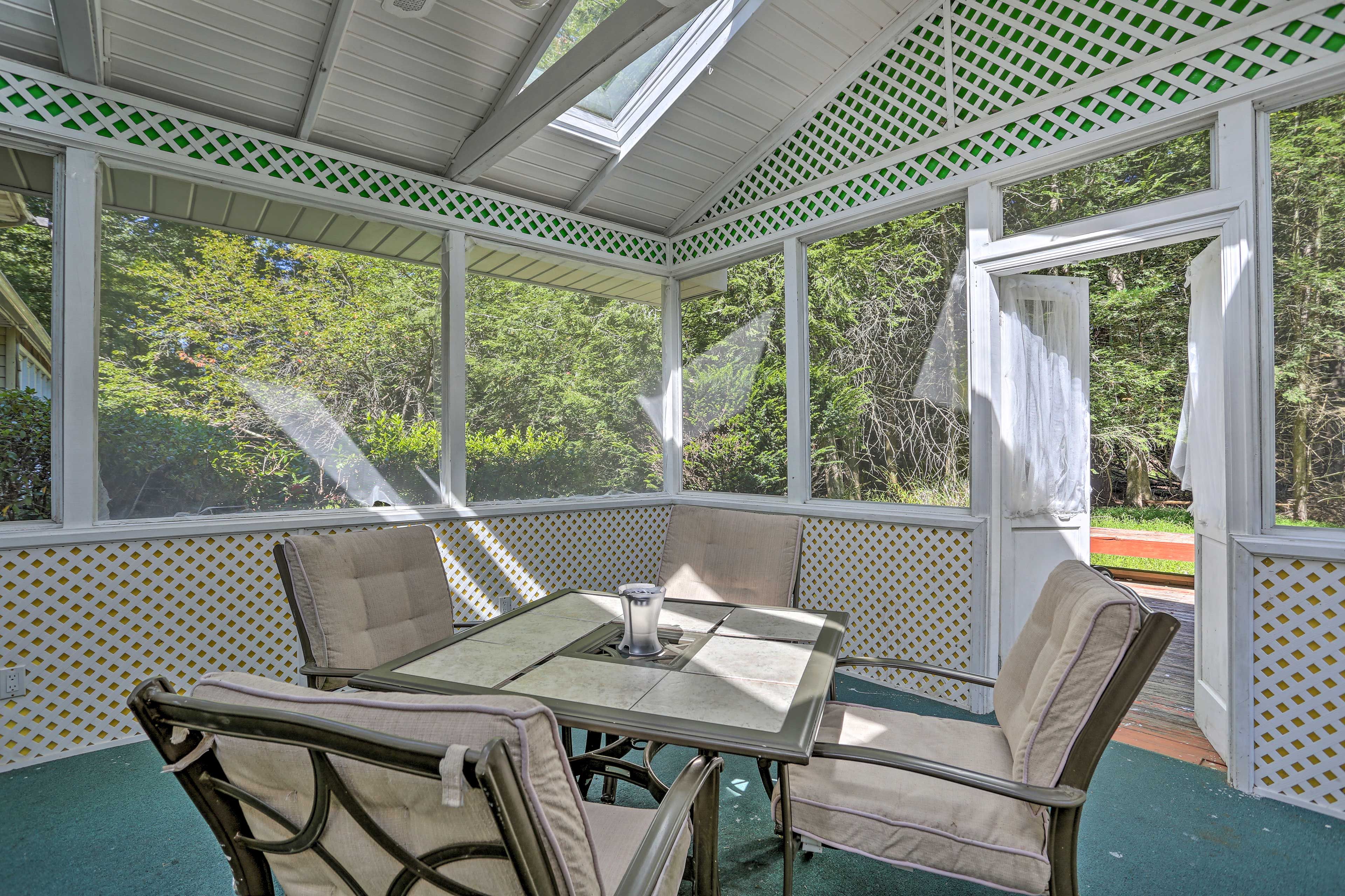 Sunroom | Outdoor Dining