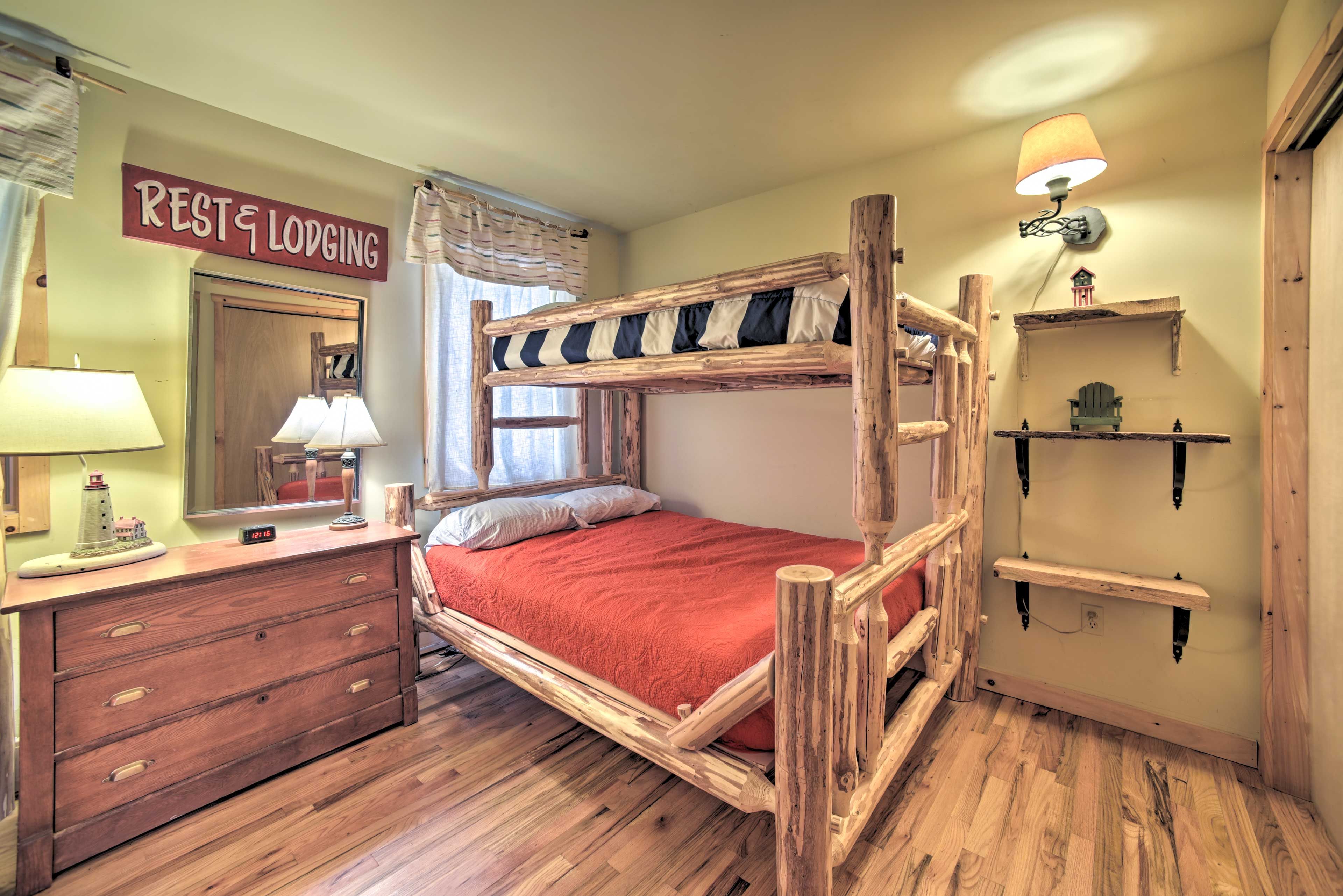 Bedroom 3 | Twin/Full Bunk Bed | Twin Bunk Bed