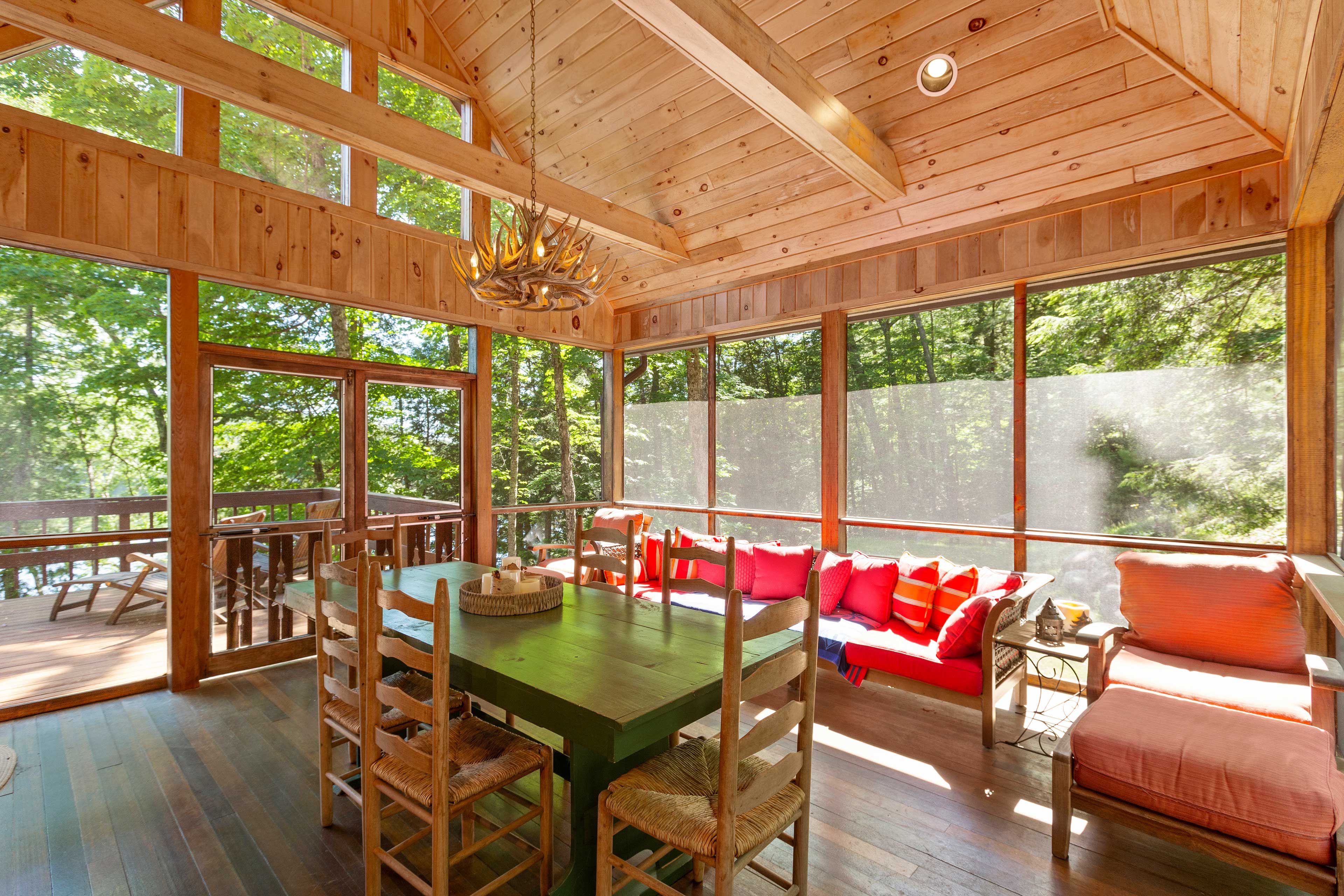 Private Screened-In Porch