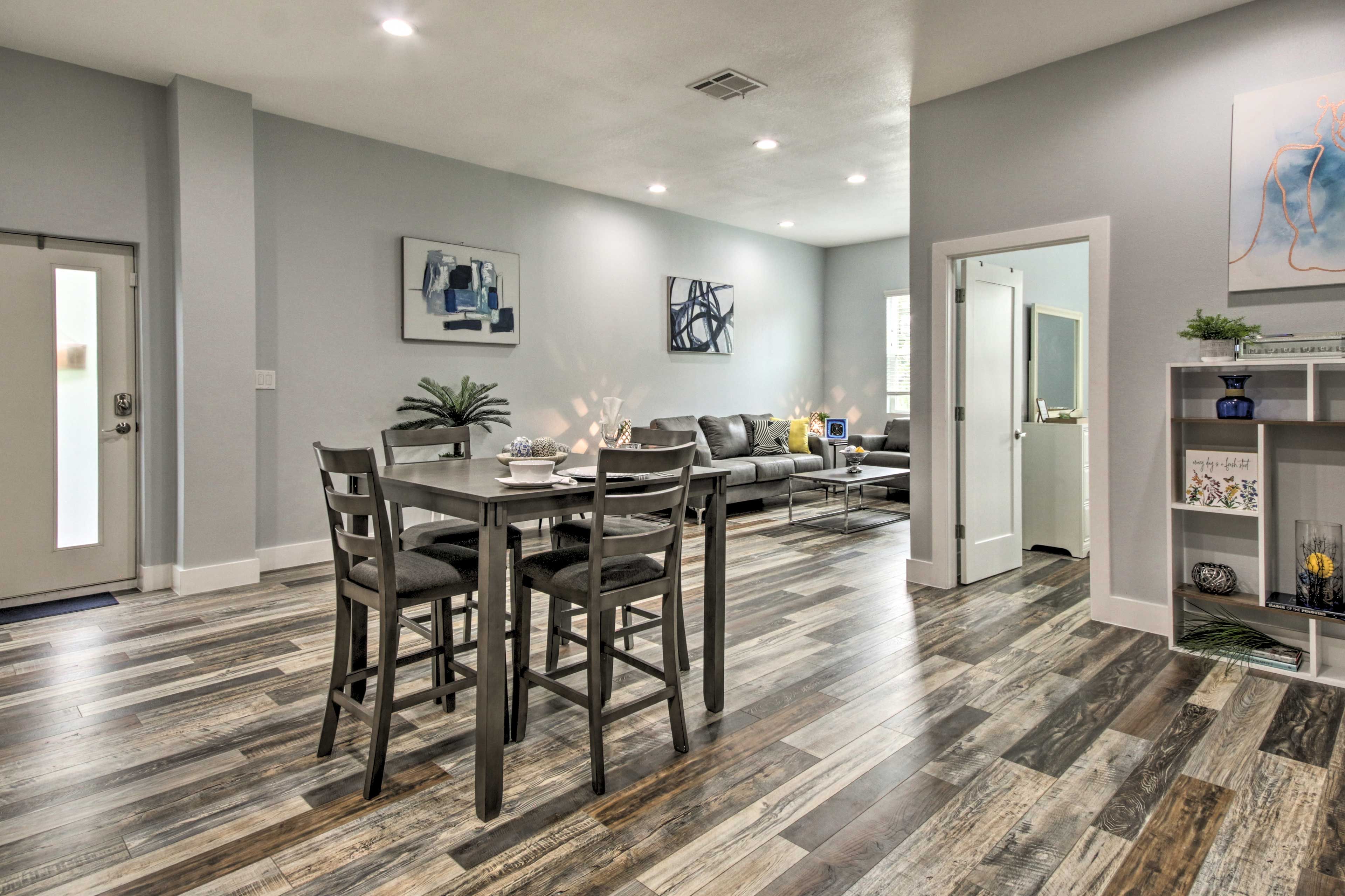 Dining Area |Open Floor Plan