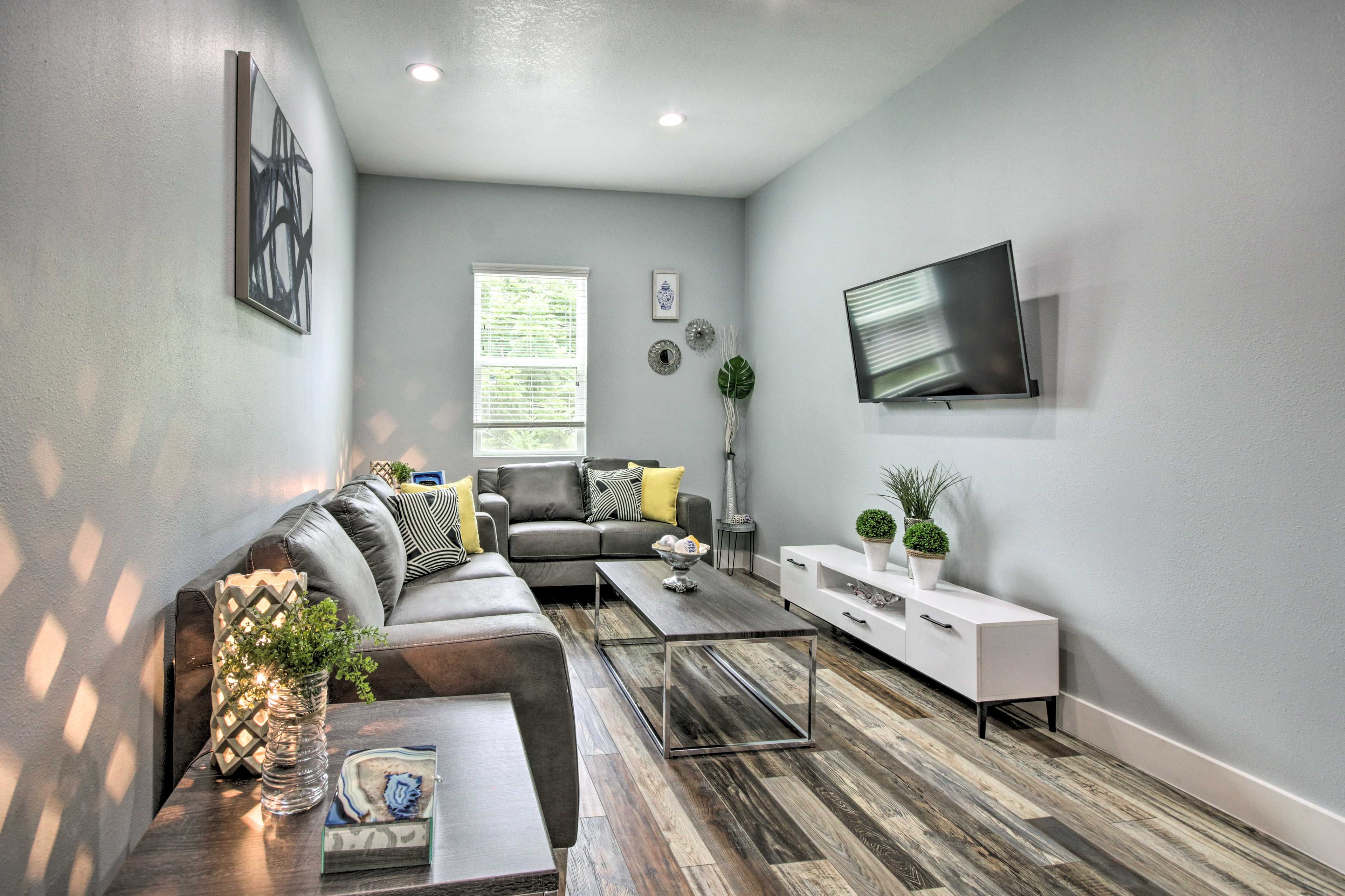 Living Area | Smart TV