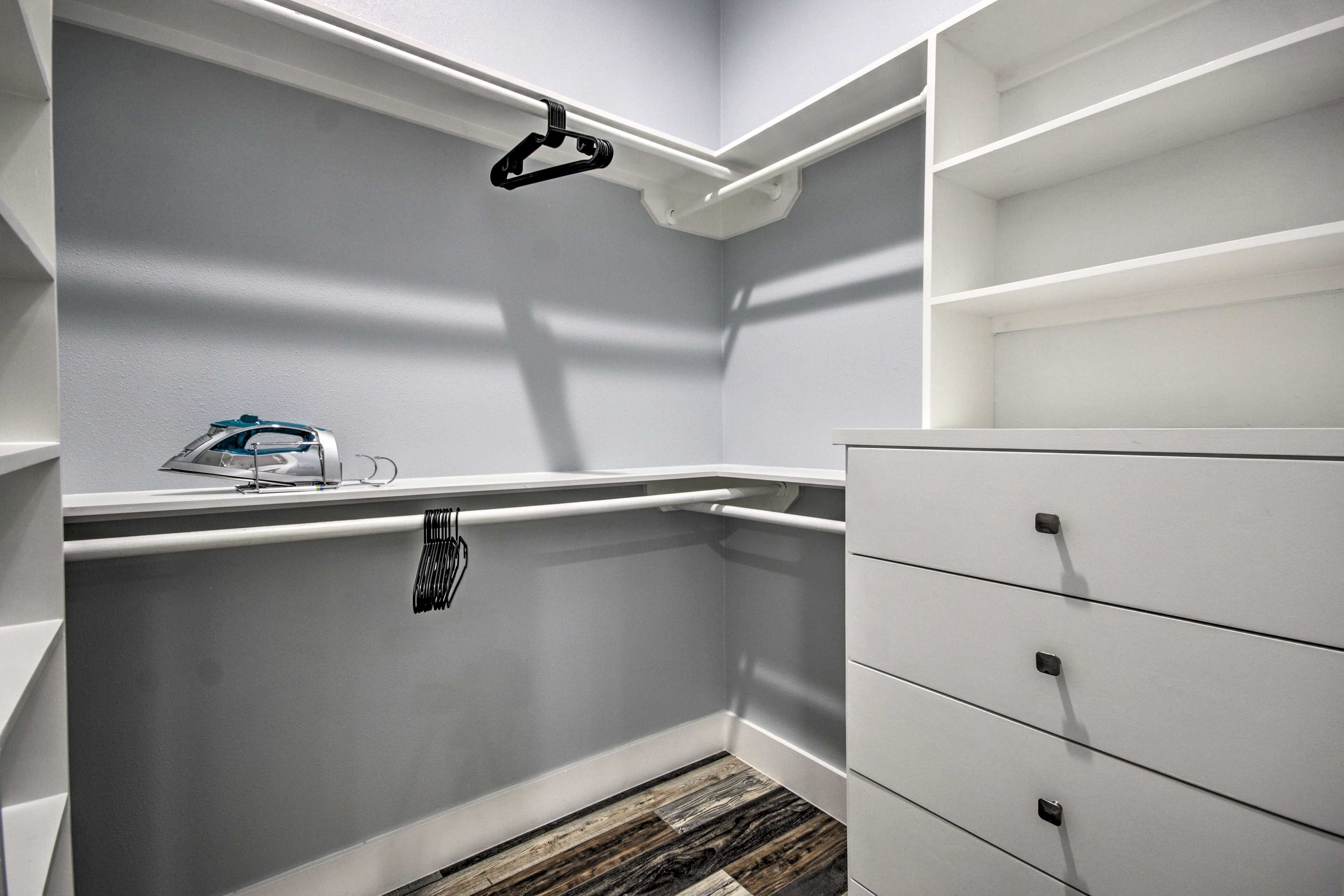 Bedroom | Walk-In Closet