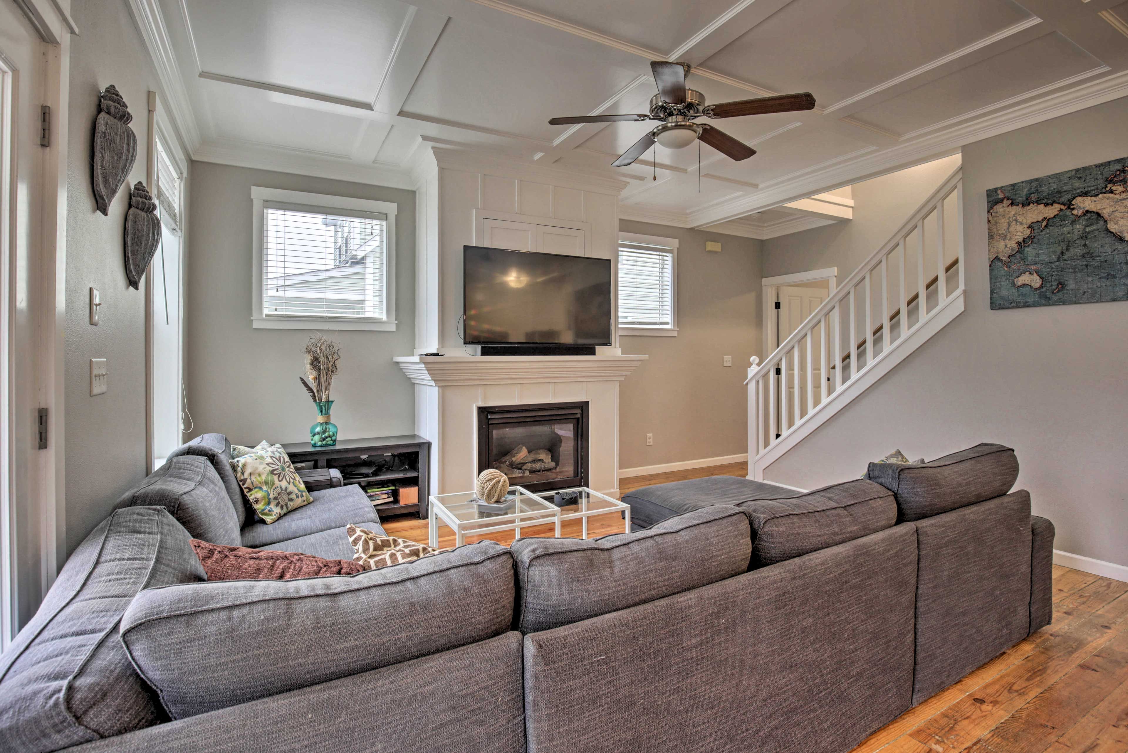 Living Room | Fireplace | Free WiFi | Smart TV