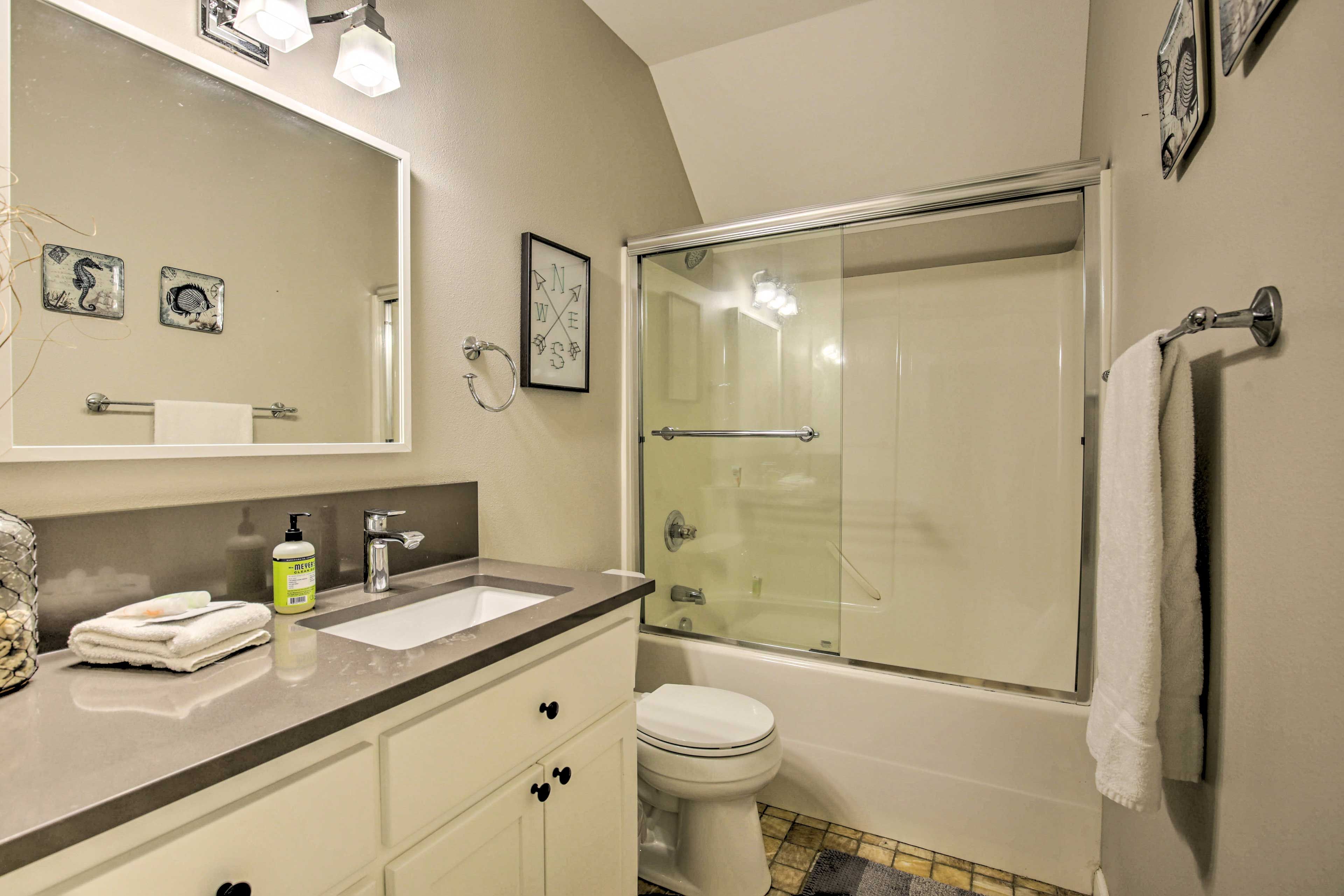 Full Bathroom | Towels & Linens Provided