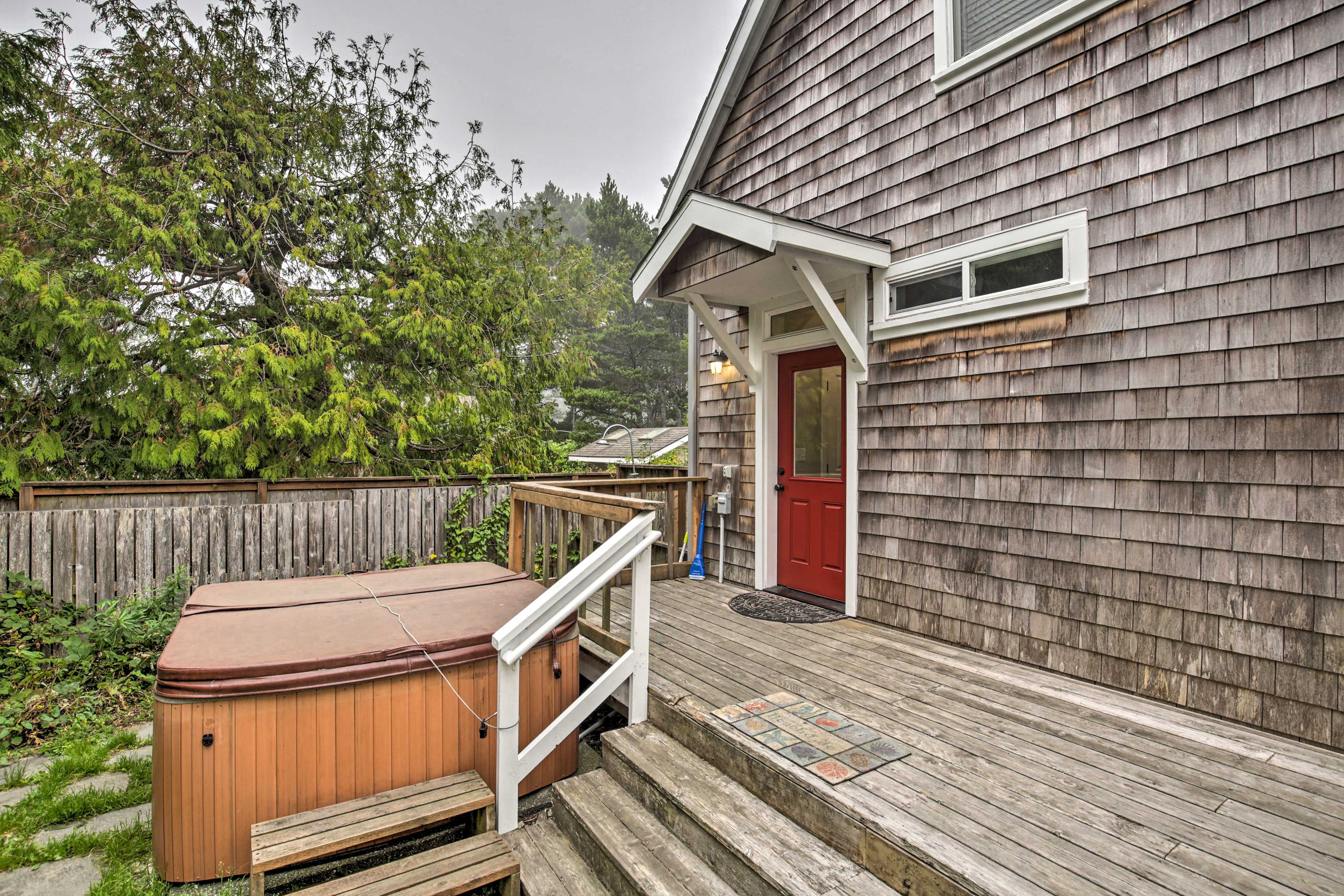 Exterior | Deck | Private Yard | Hot Tub Unavailable