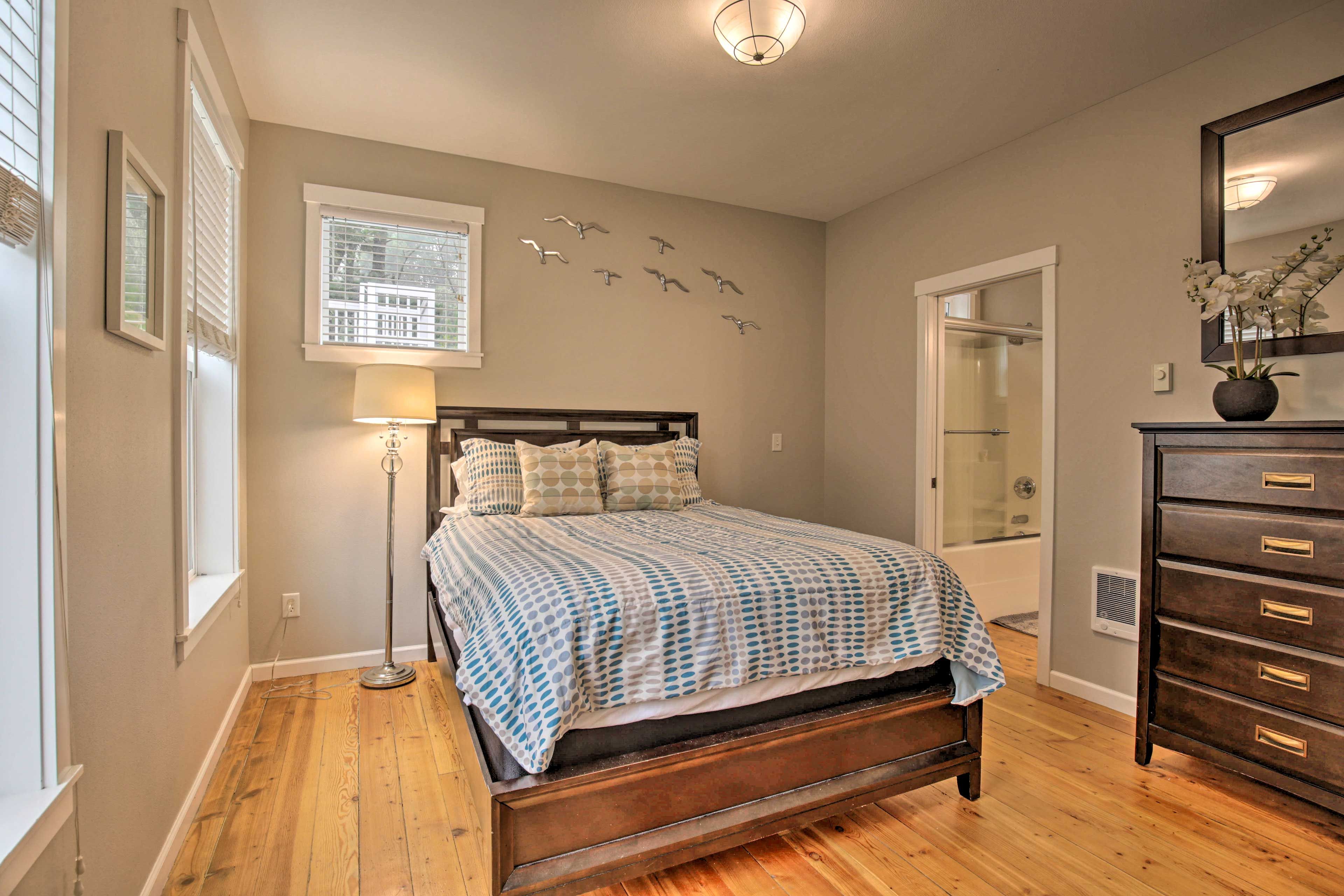 Bedroom 3 | Queen Bed