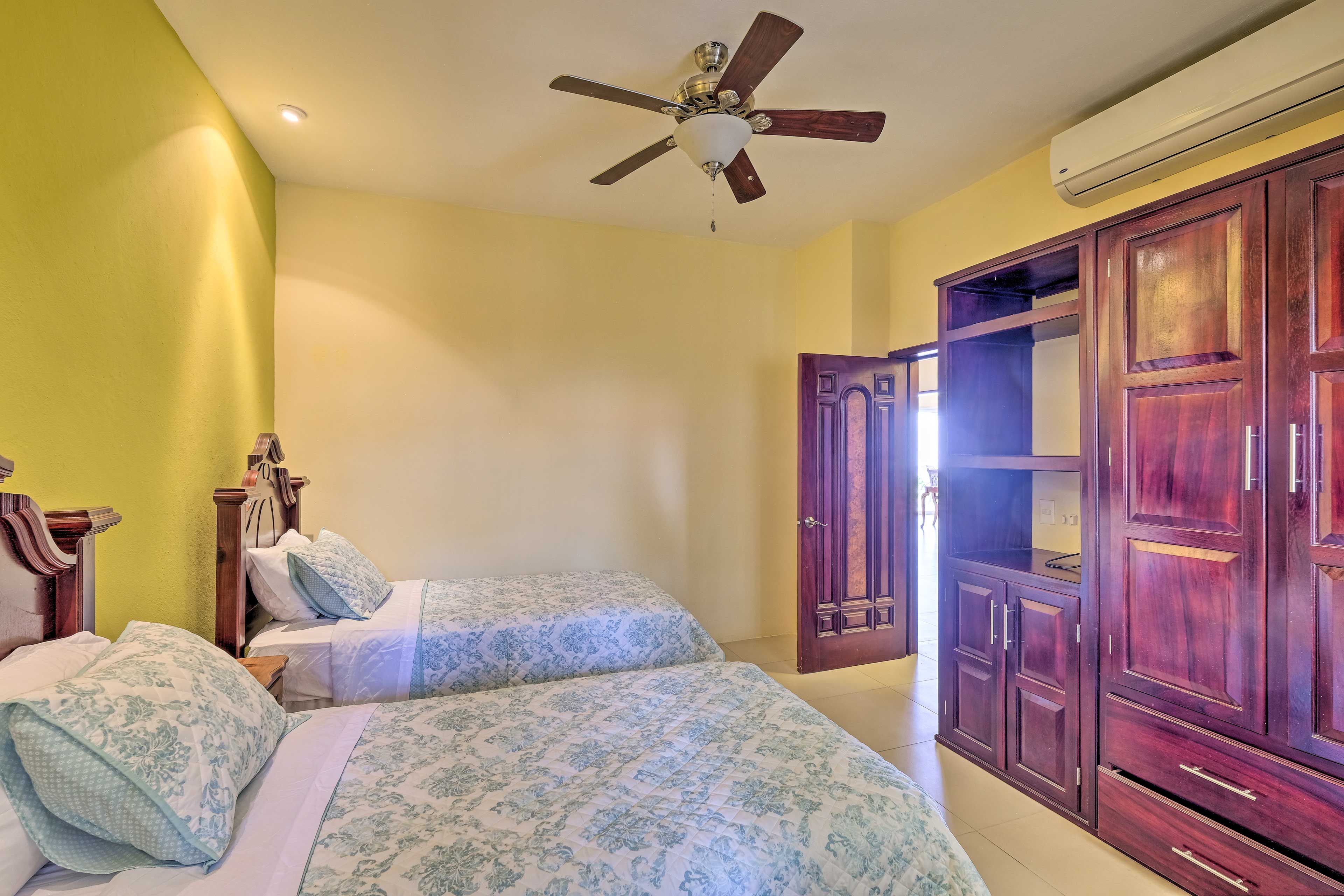 Bedroom 4 | 2 Twin Beds