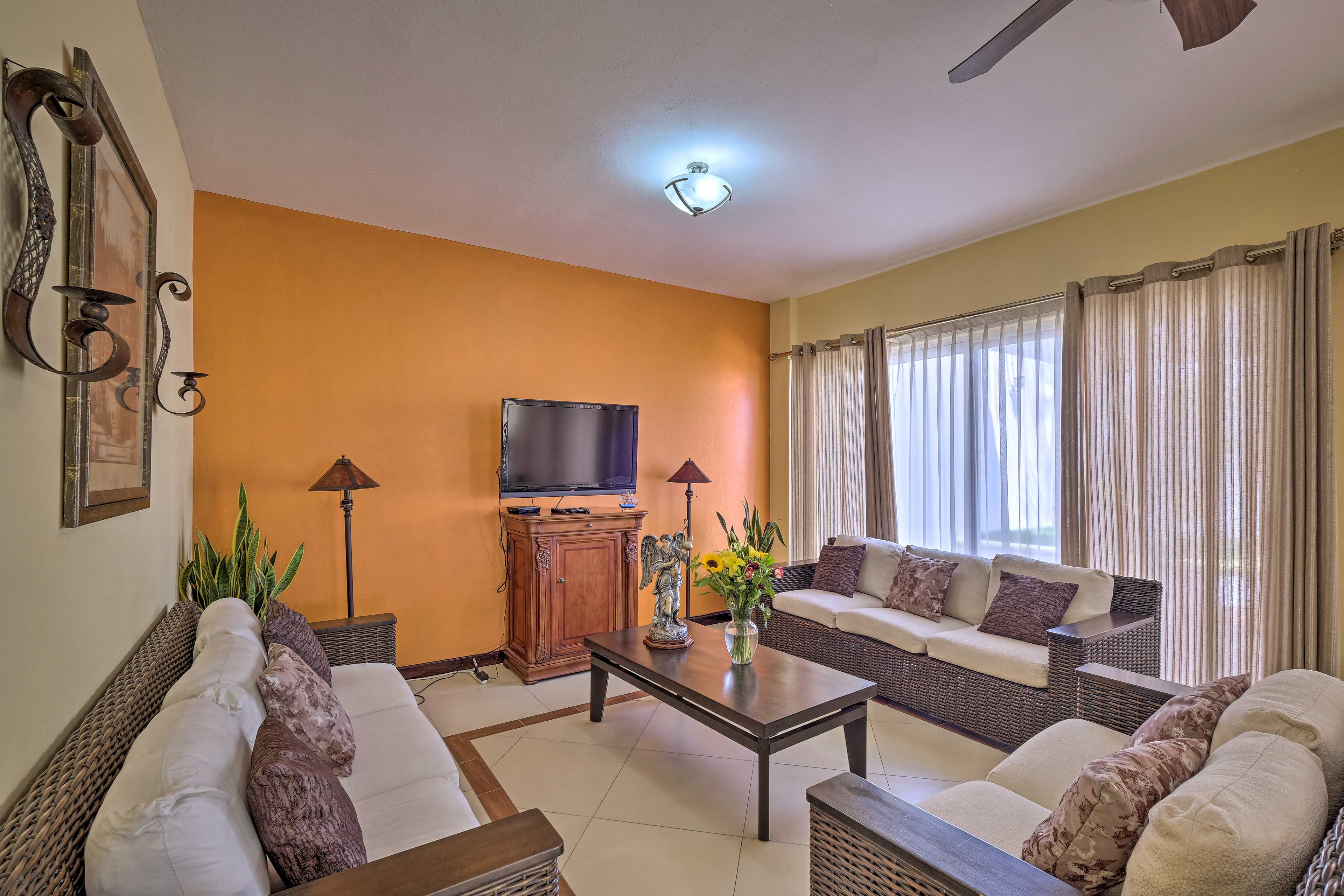 Living Room | Smart TV | Free WiFi | Main Floor