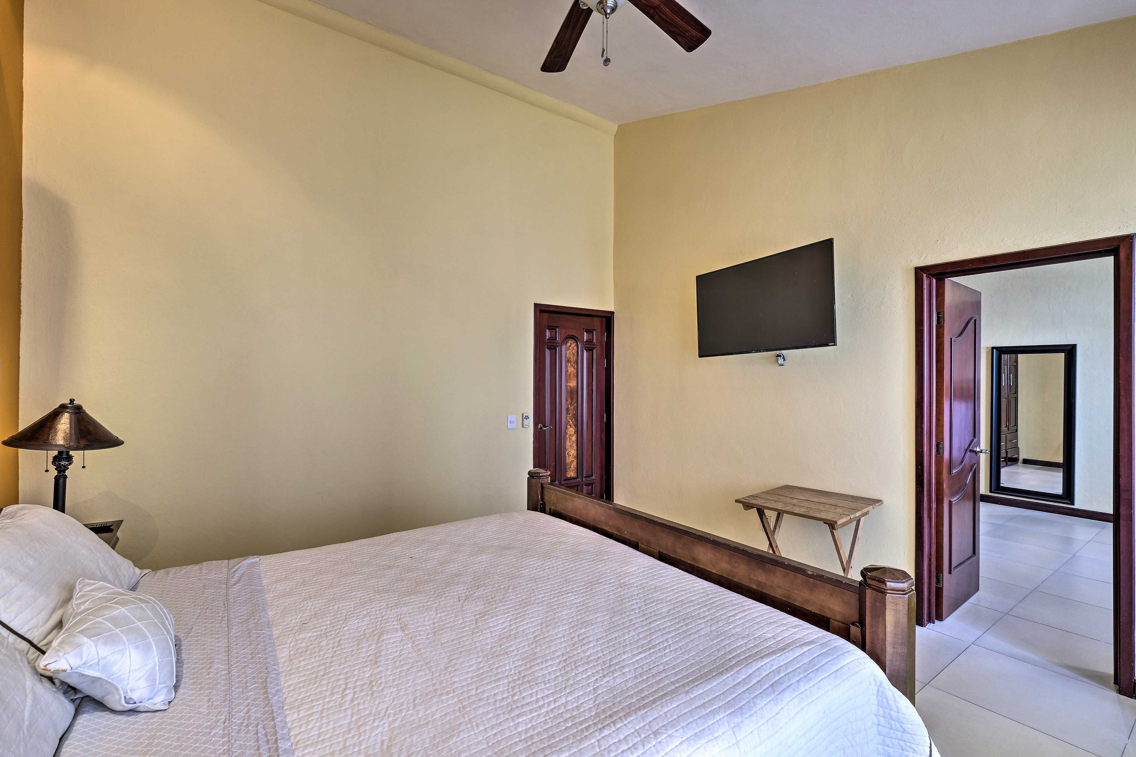 Bedroom 2 | Smart TV