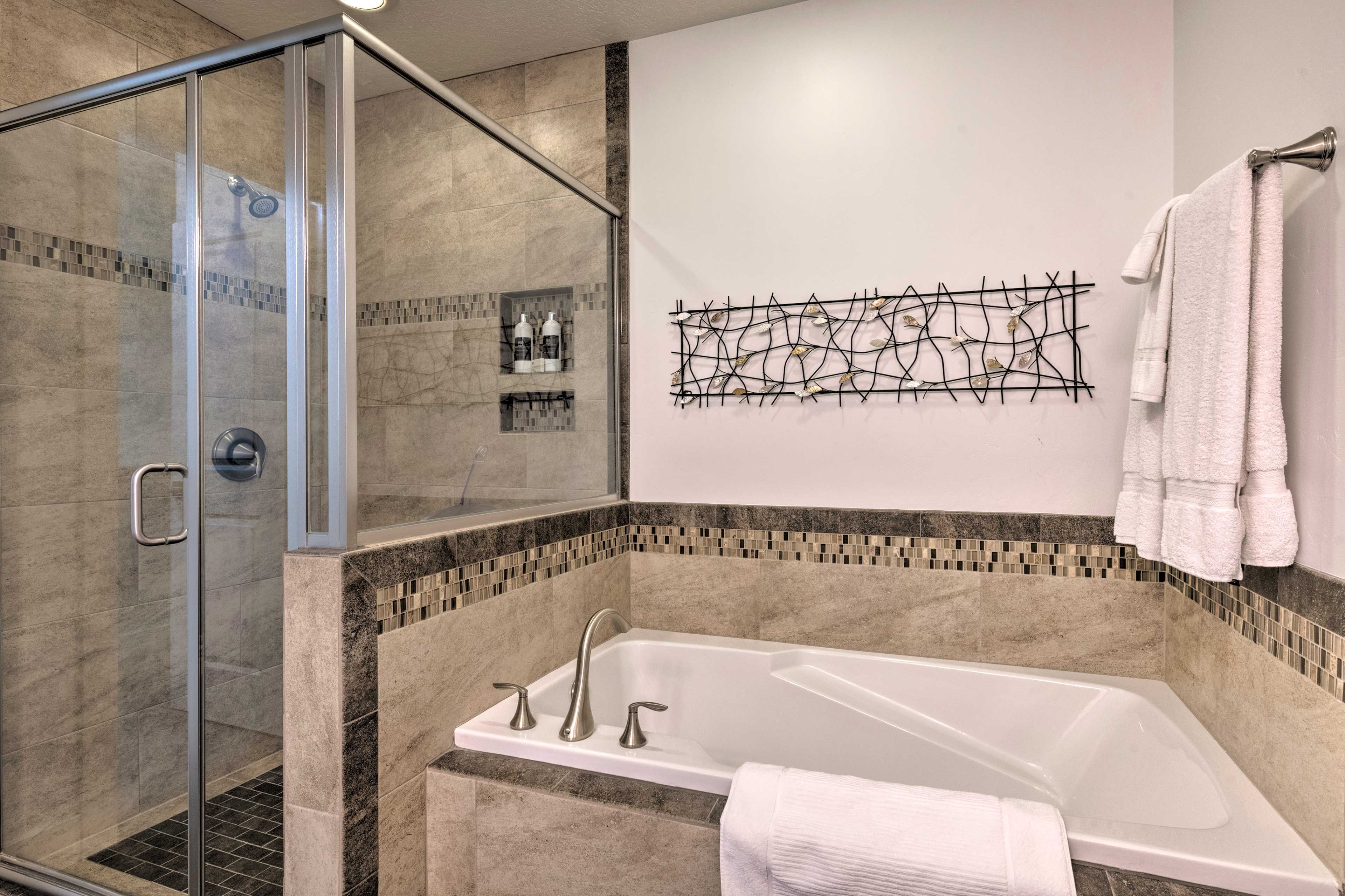 En-Suite Bathroom | Soaking Tub | Towels Provided