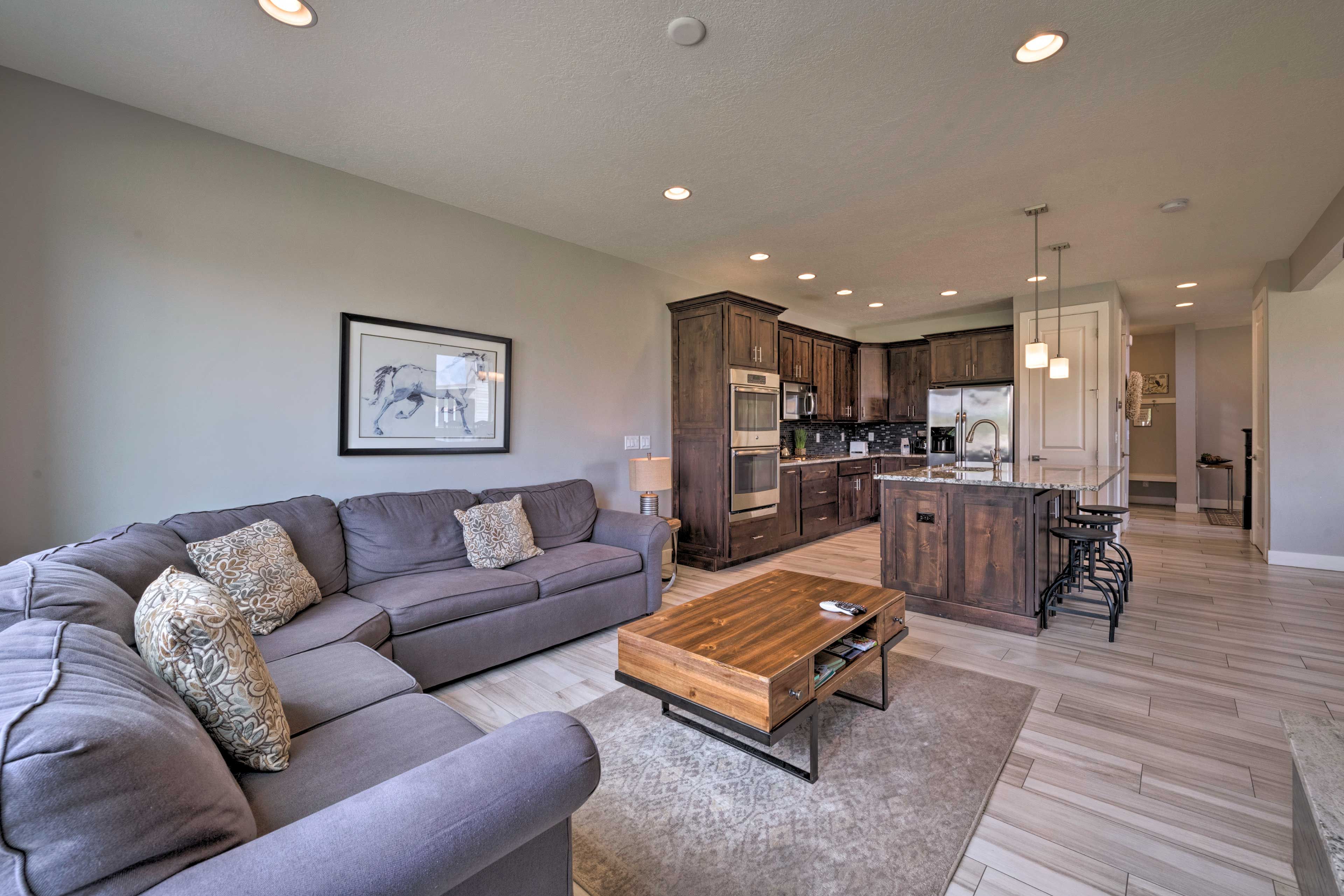 Living Room | Smart TV | Gas Fireplace | Natural Sunlight