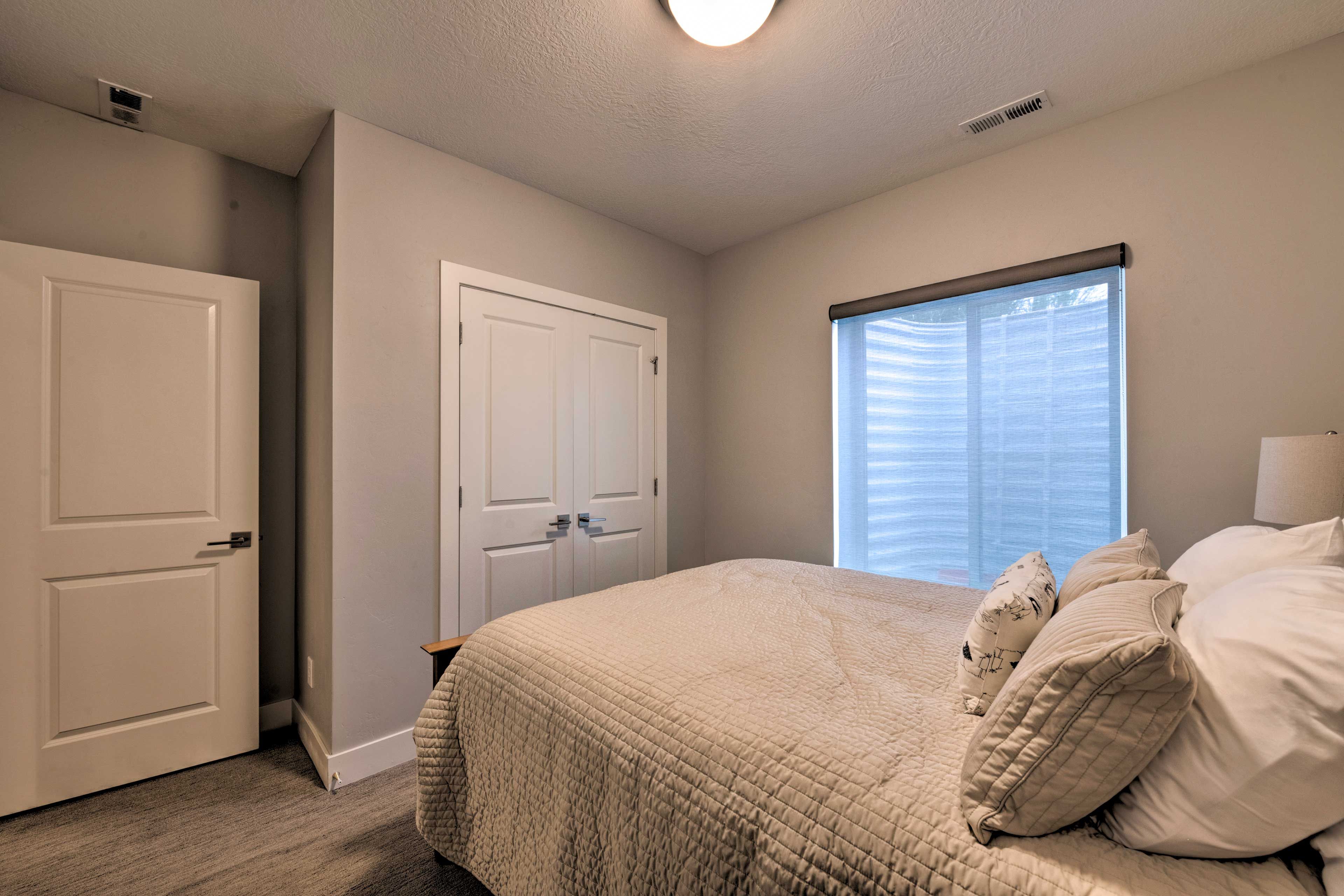 Fourth Bedroom | Queen Bed | Natural Light | Closet