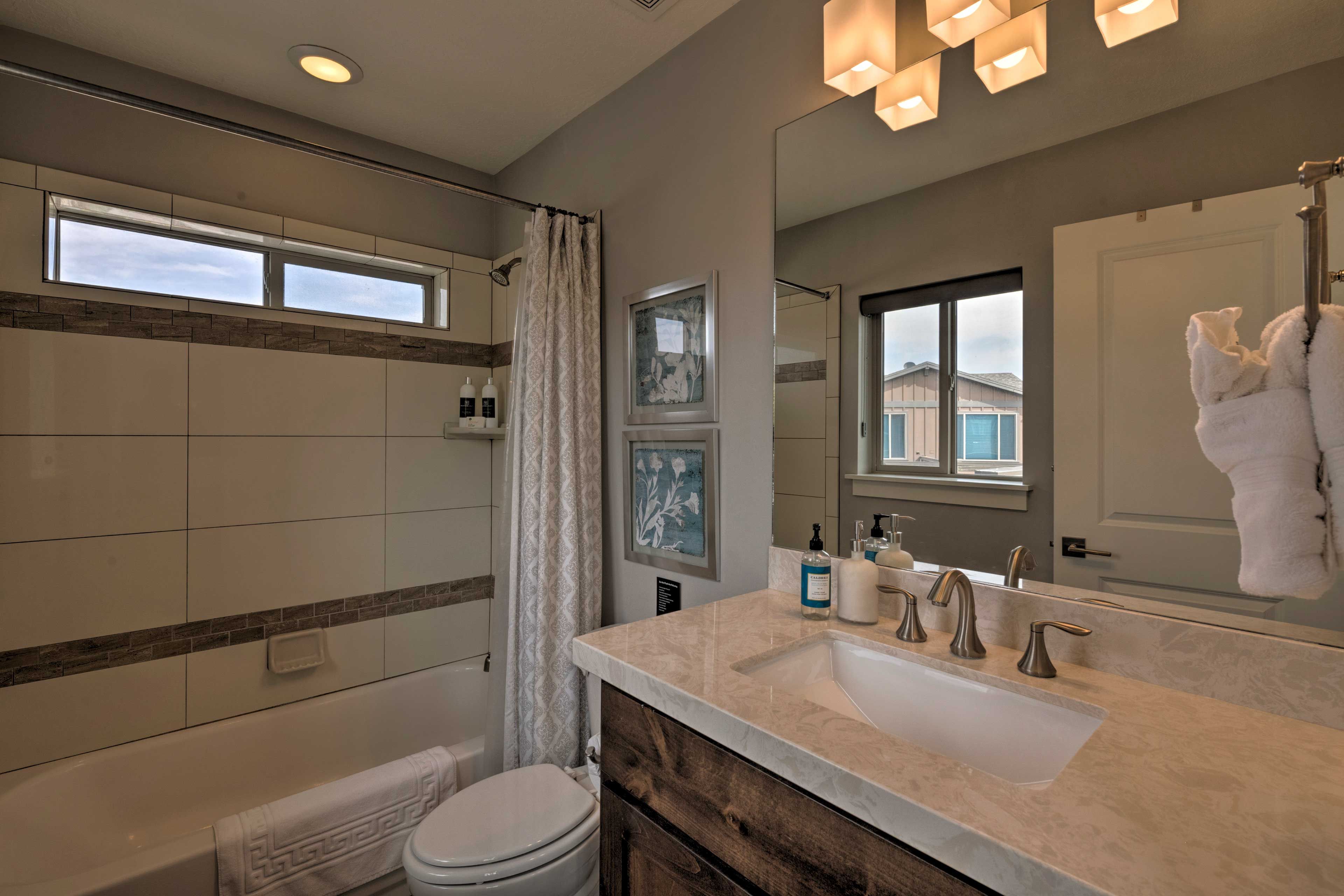 En-Suite Bathroom | Second Bedroom
