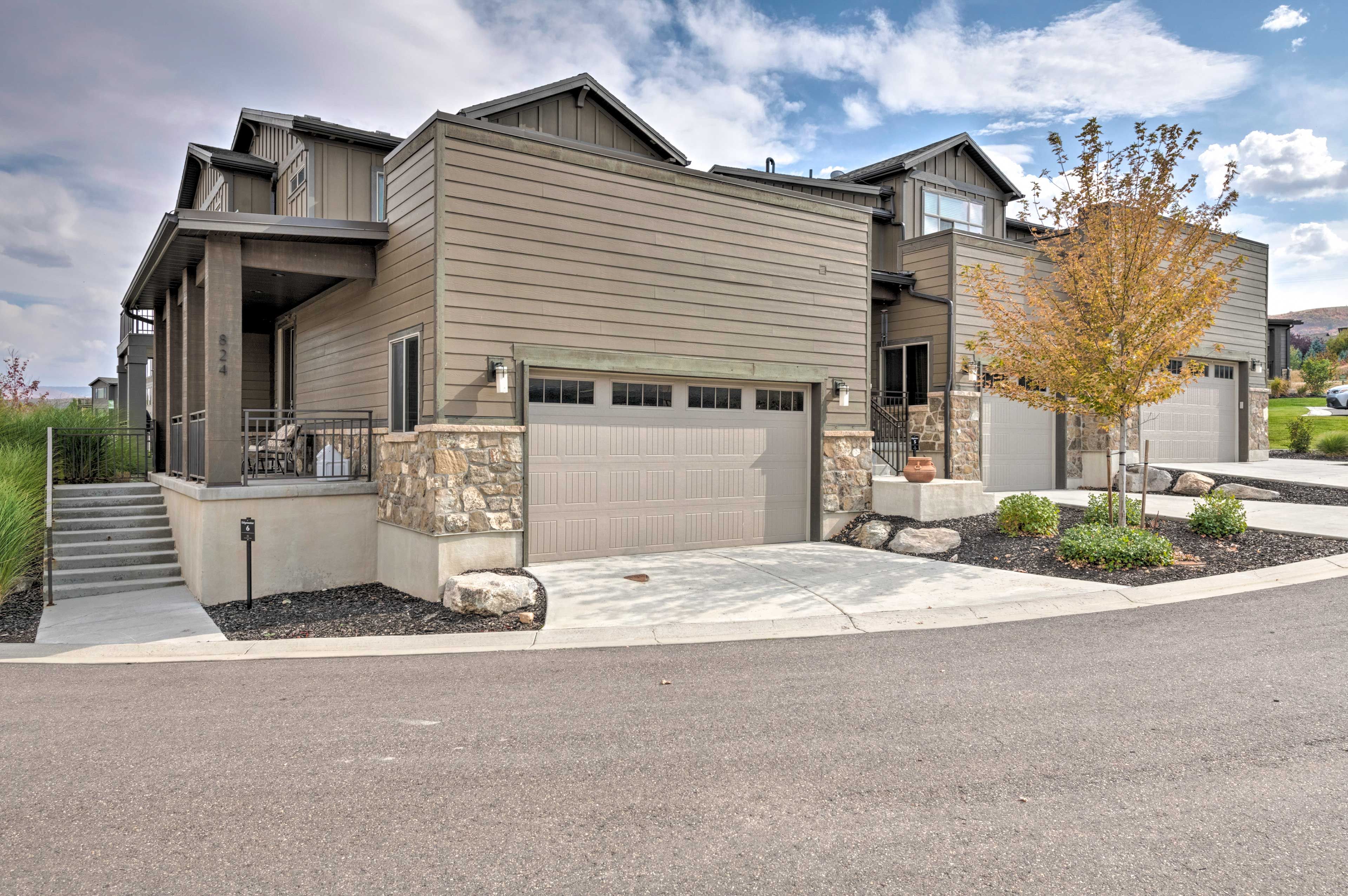 Parking | Garage (2 Vehicles) | Driveway (1 vehicle) | Complex Guest Parking