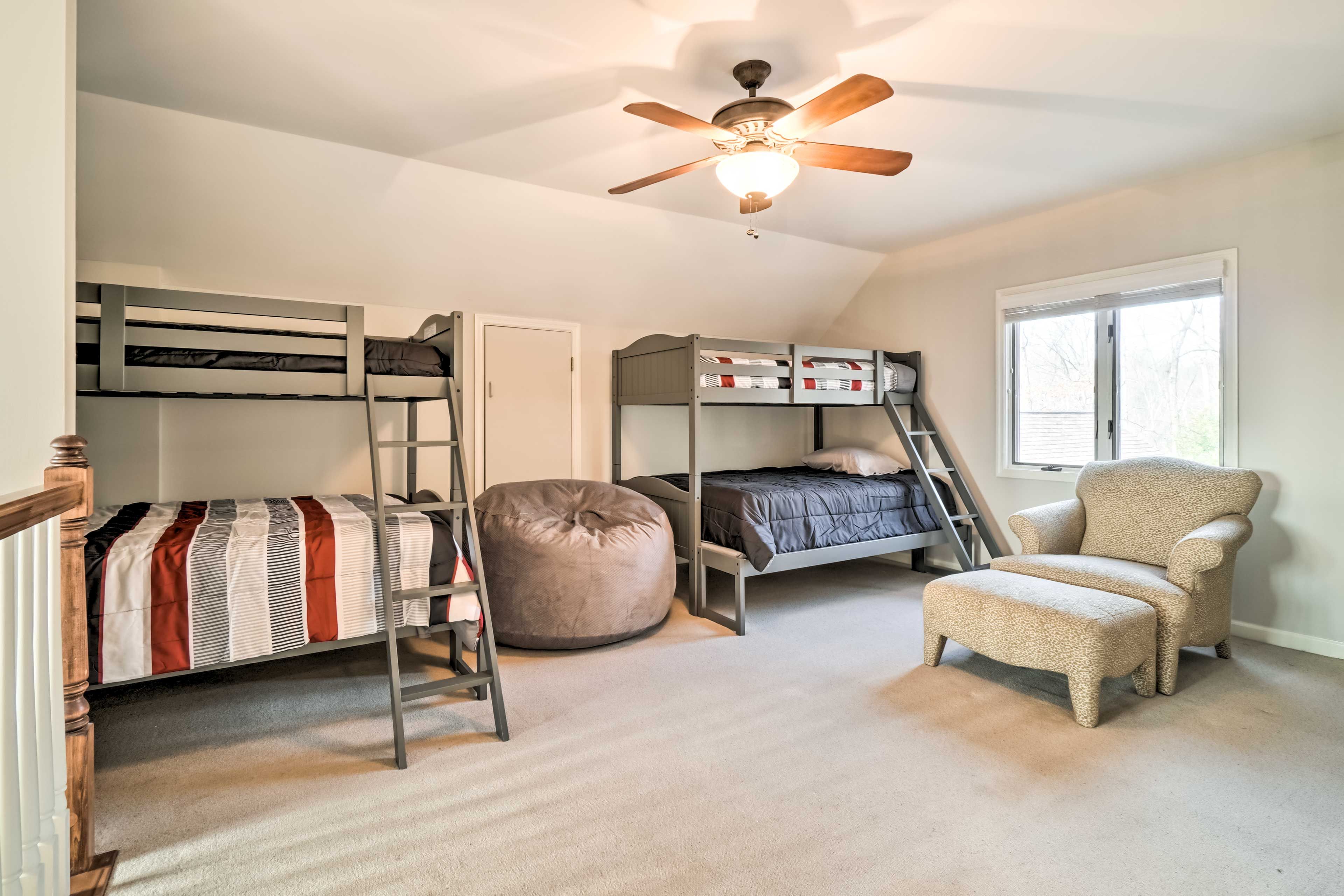 Bedroom 4 (Loft) | 2 Twin/Full Bunk Beds