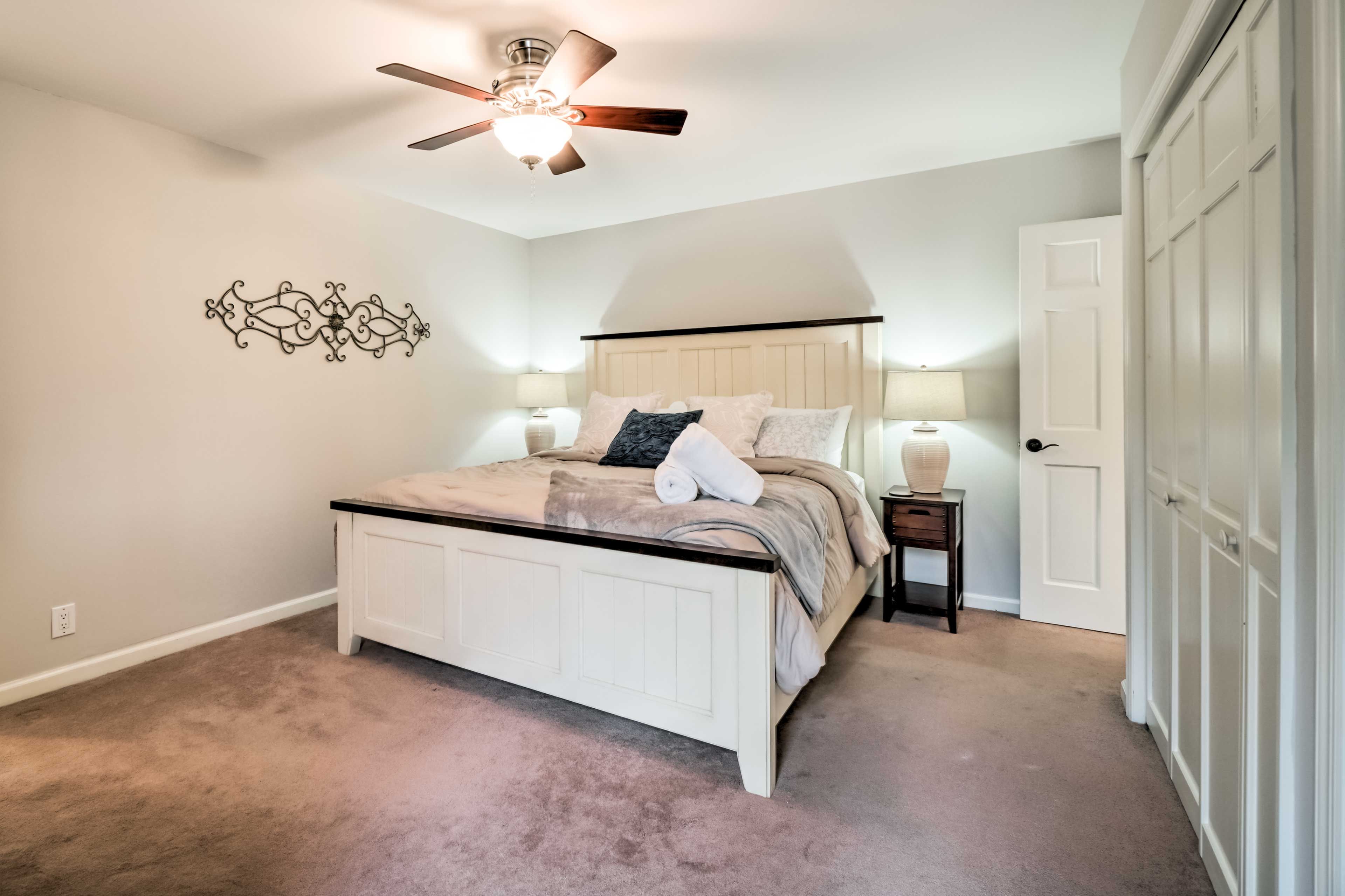 Bedroom 2 | King Bed | Smart TV