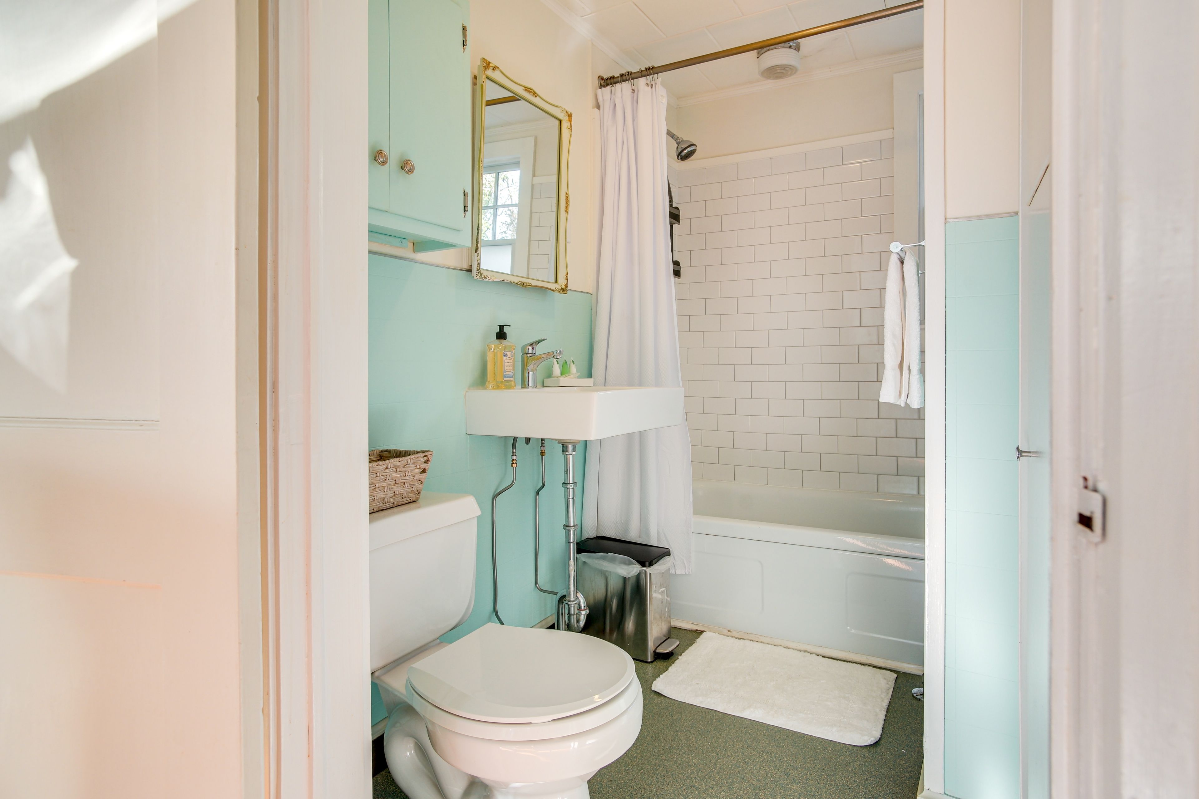 Full Bathroom | Linens & Towels Provided