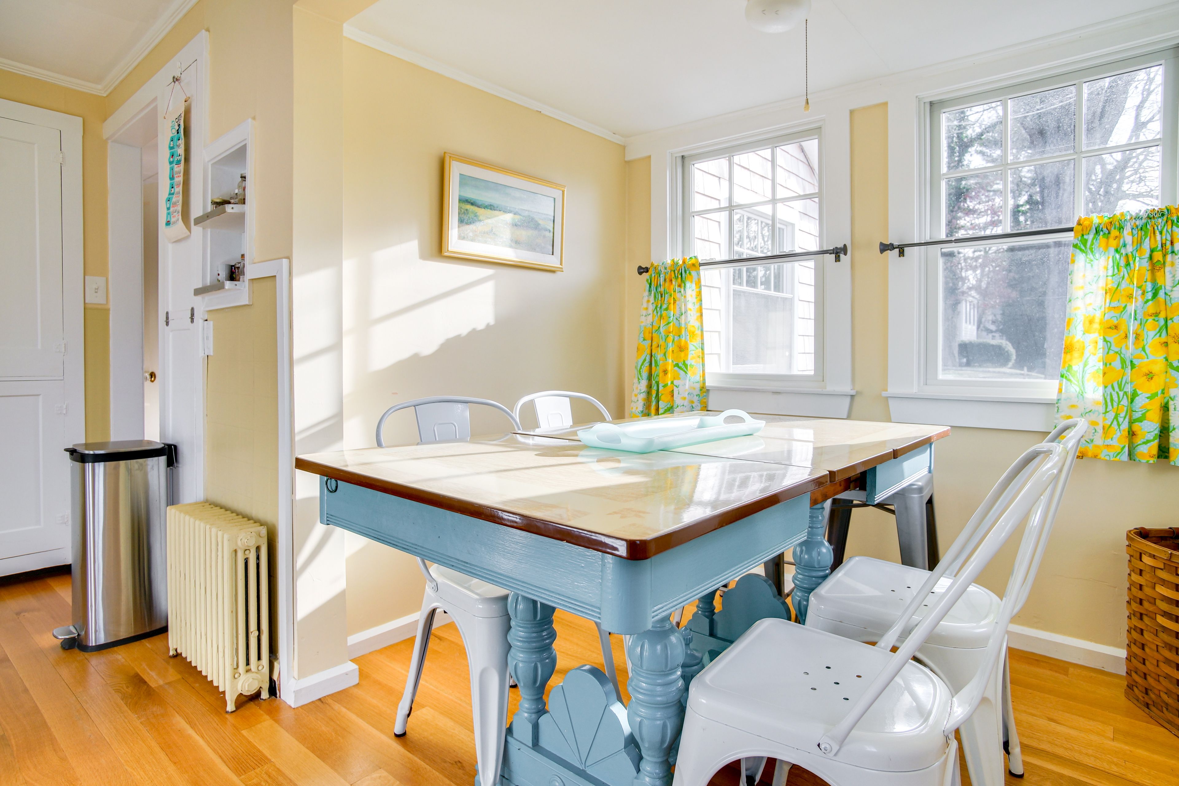 Dining Area | Dishes & Flatware Provided