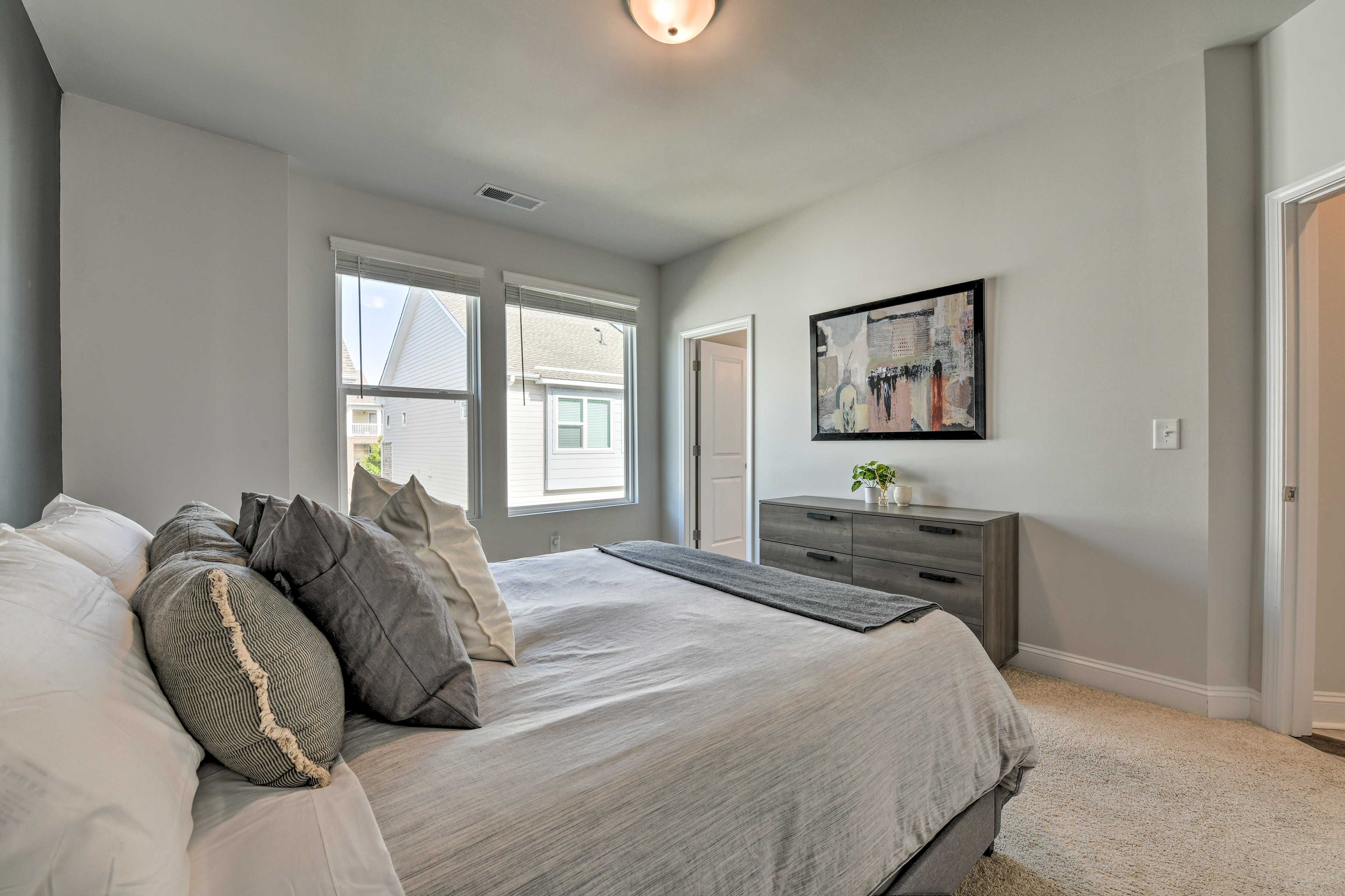 Unpack all your belongings in the chest of drawers.