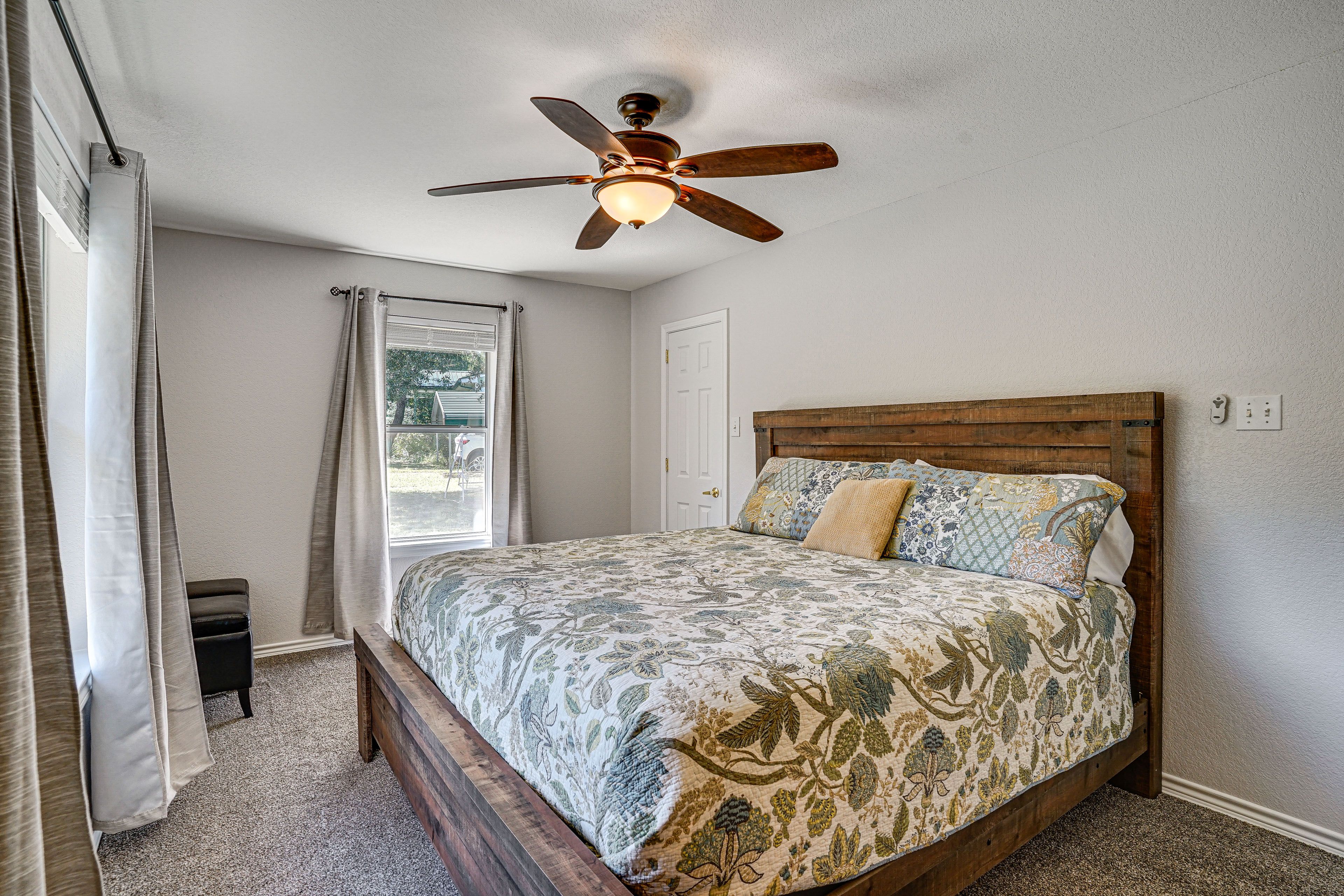 Bedroom 1 | King Bed