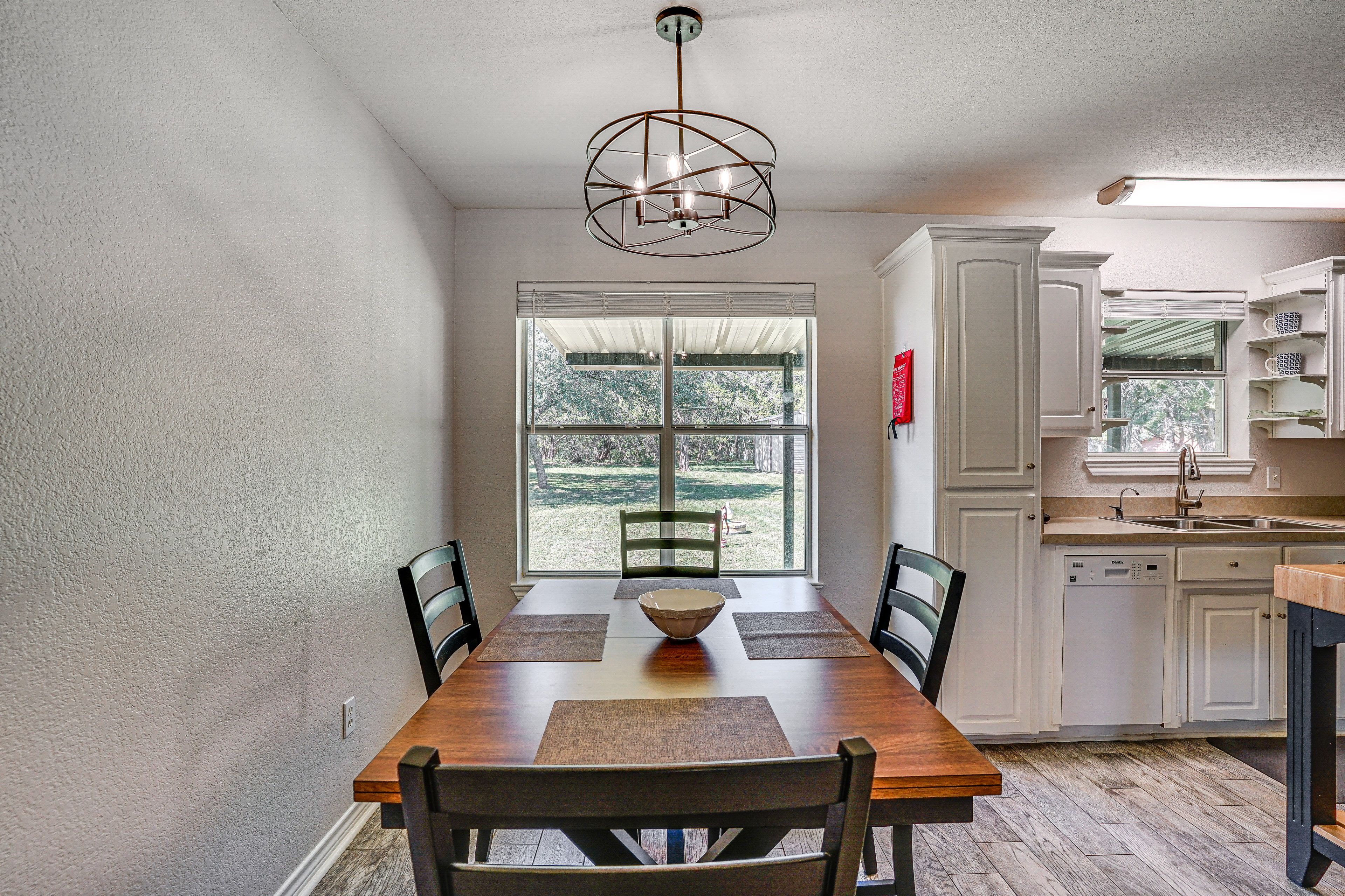 Dining Area | Breakfast Bar | Dishware & Flatware