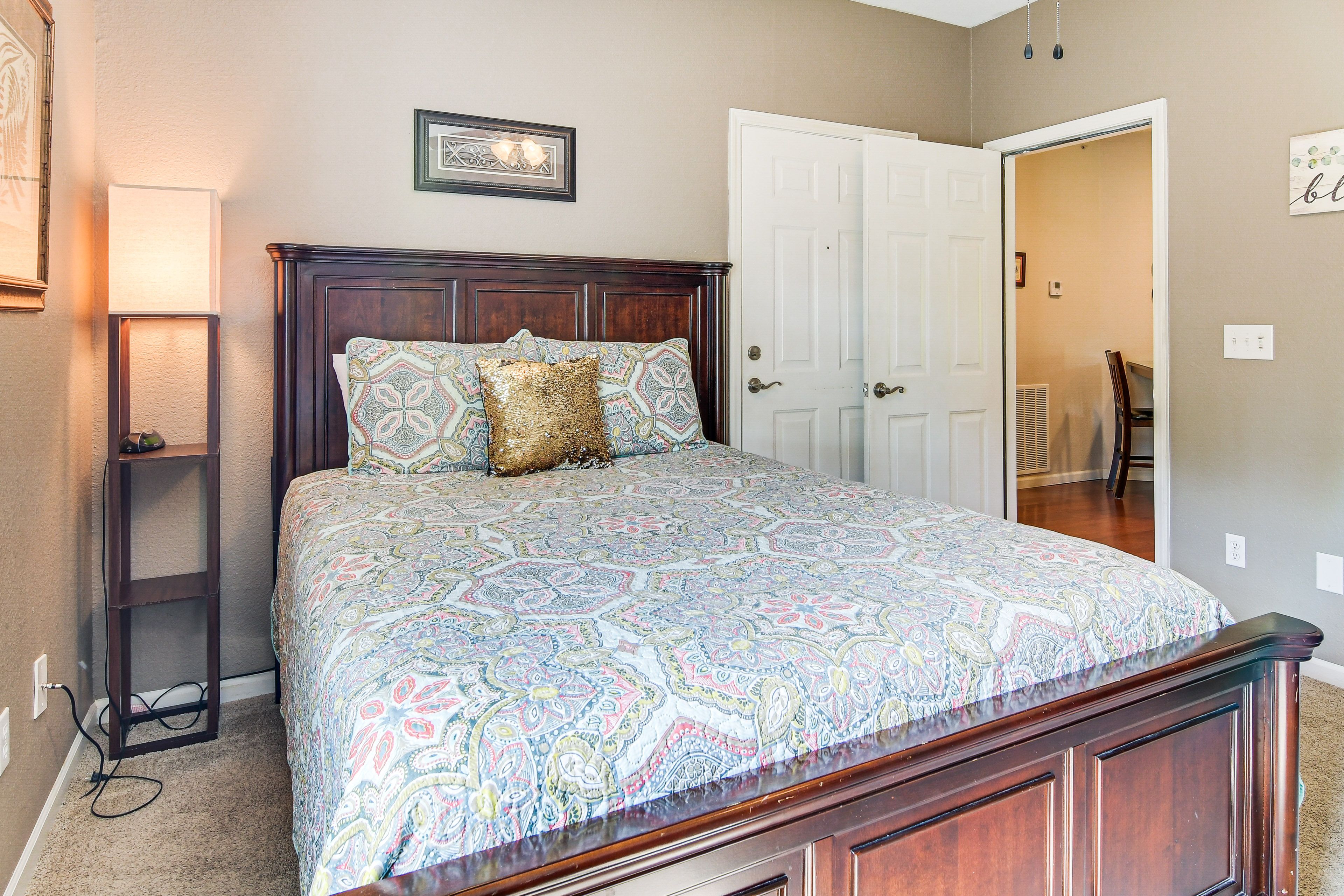 Bedroom 2 | Queen Bed