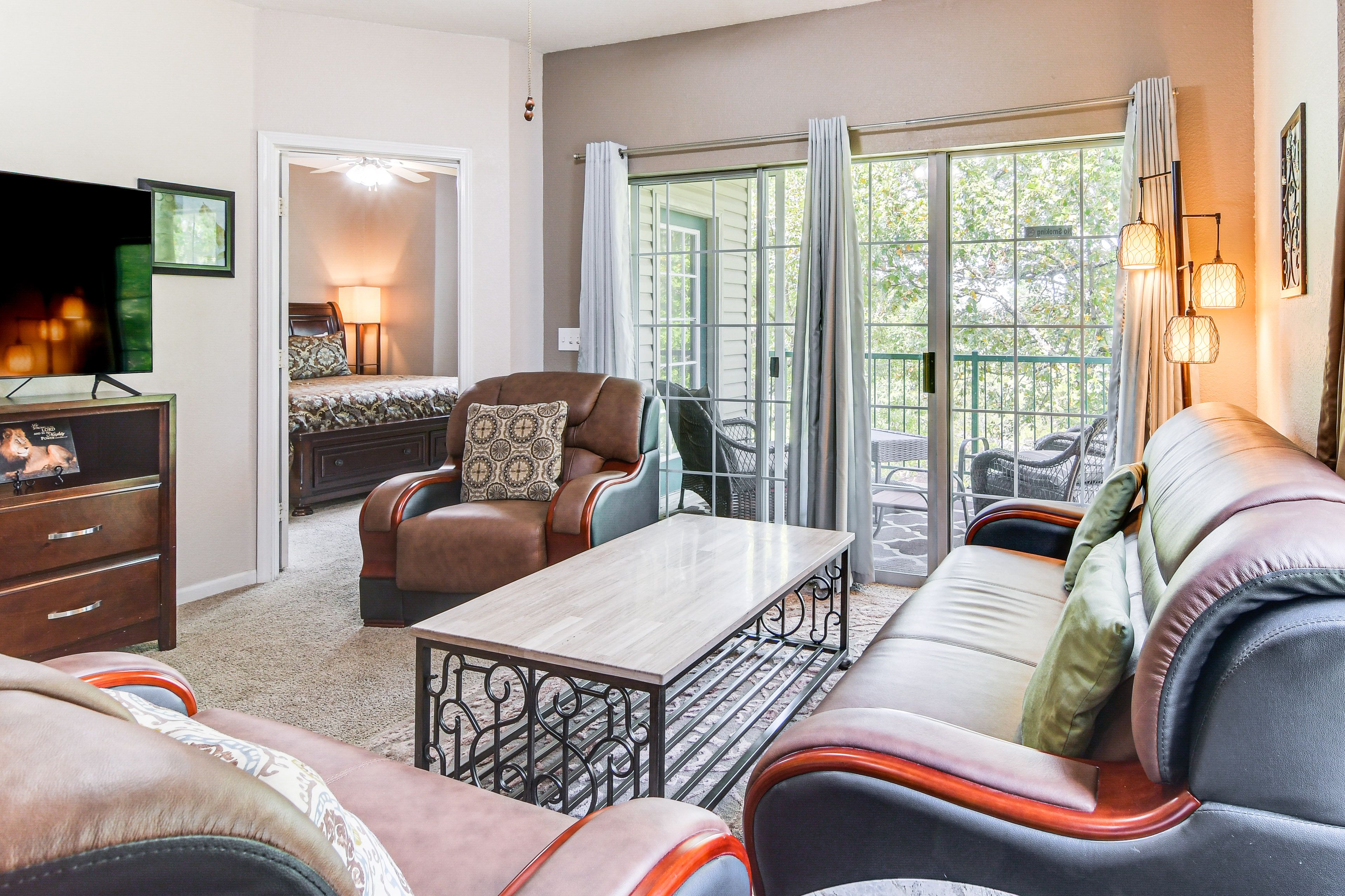 Living Room | Sleeper Sofa | Smart TV | Free WiFi