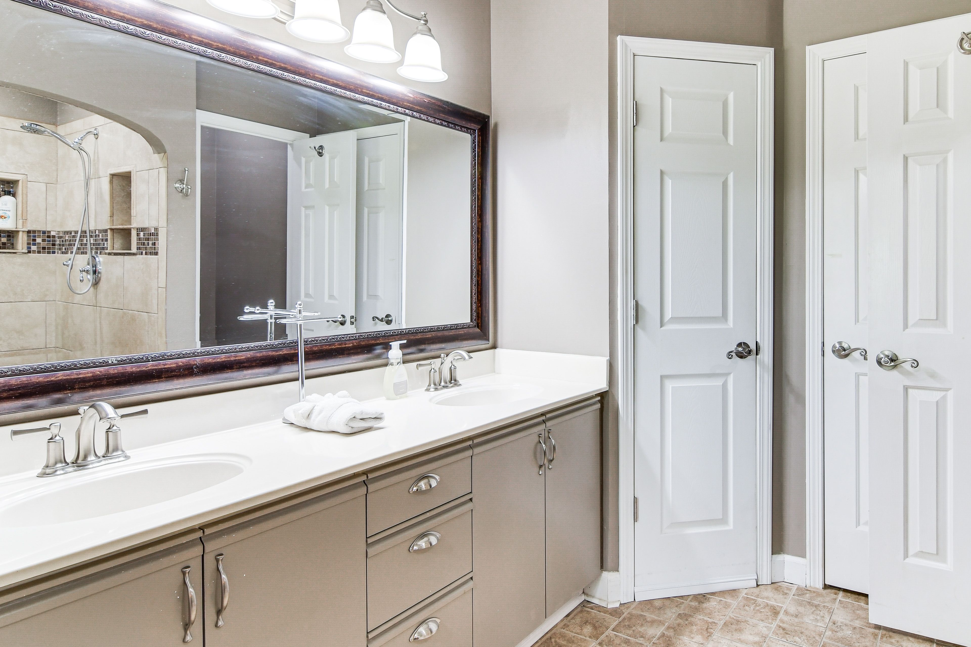 En-Suite Bathroom | Towels & Linens Provided