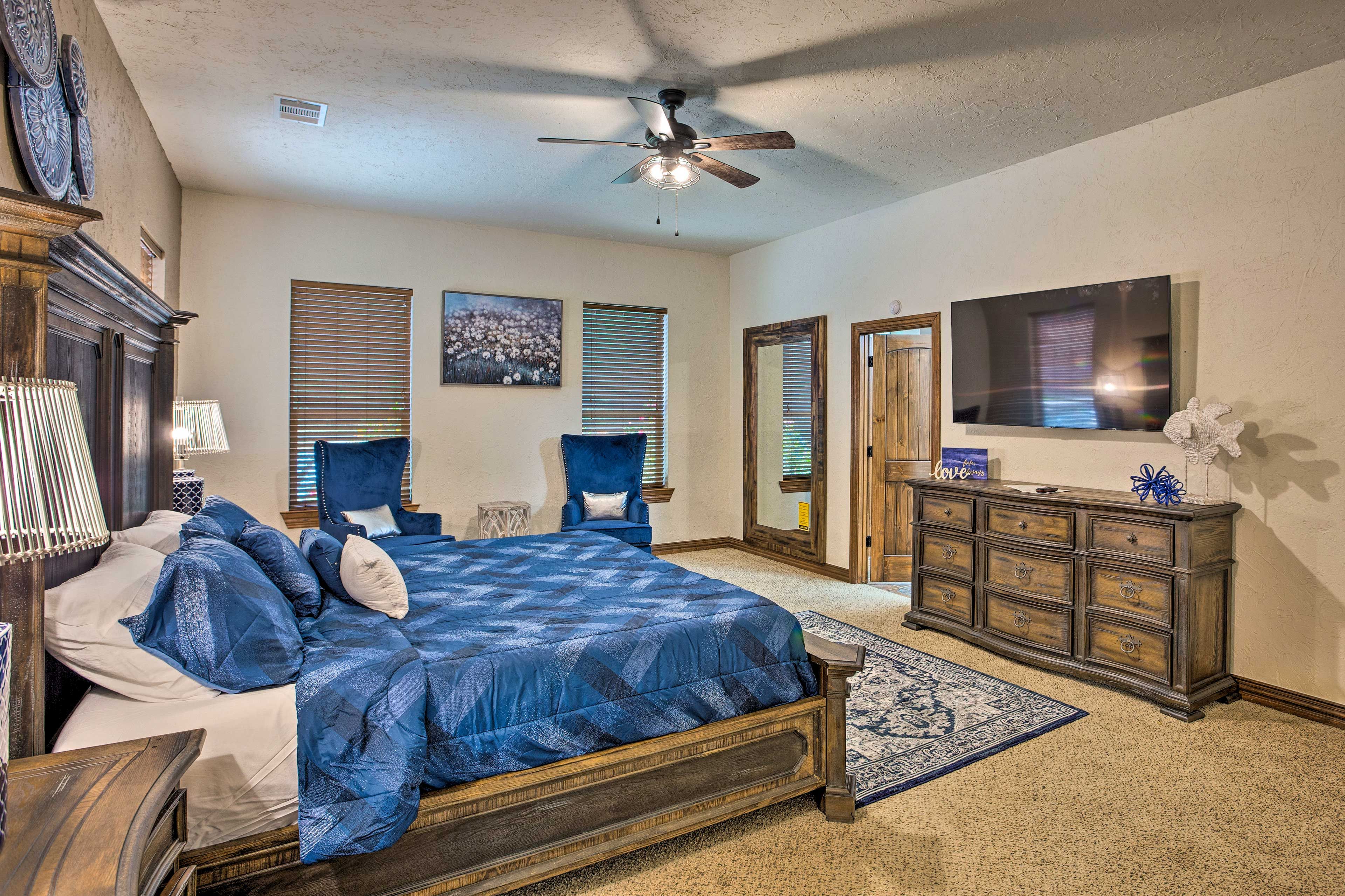 Bedroom 1 | King Bed