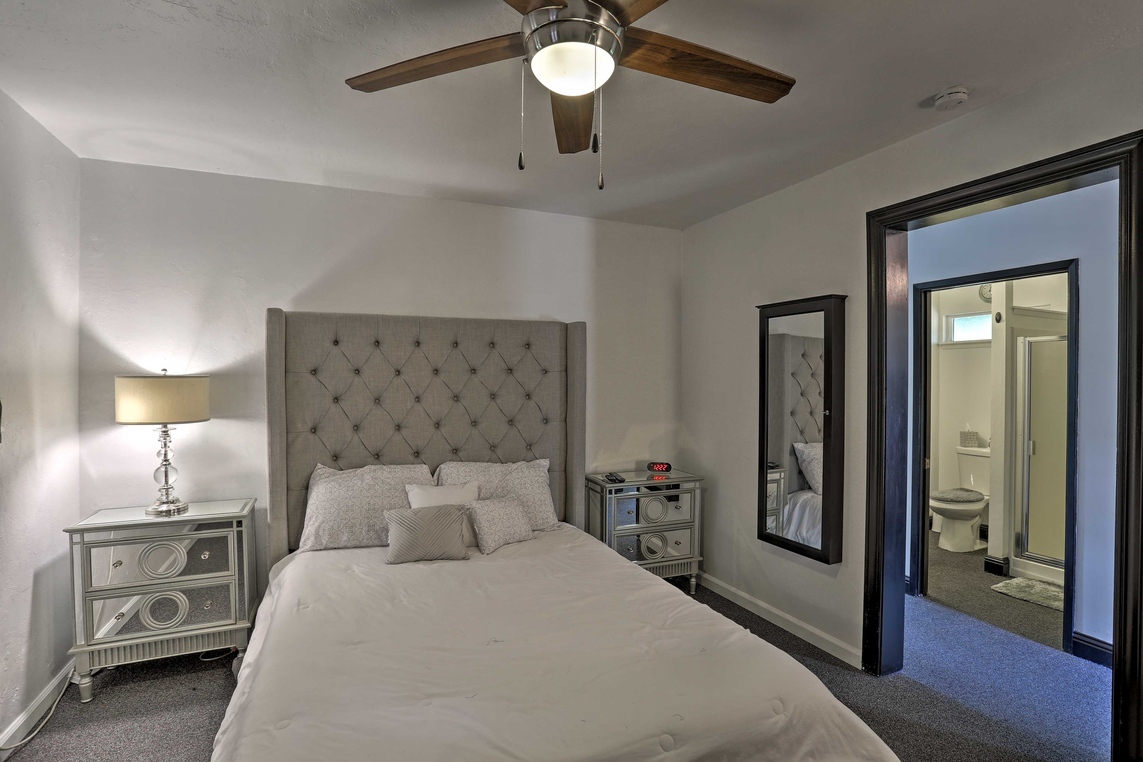 Bedroom 1 | Queen Bed