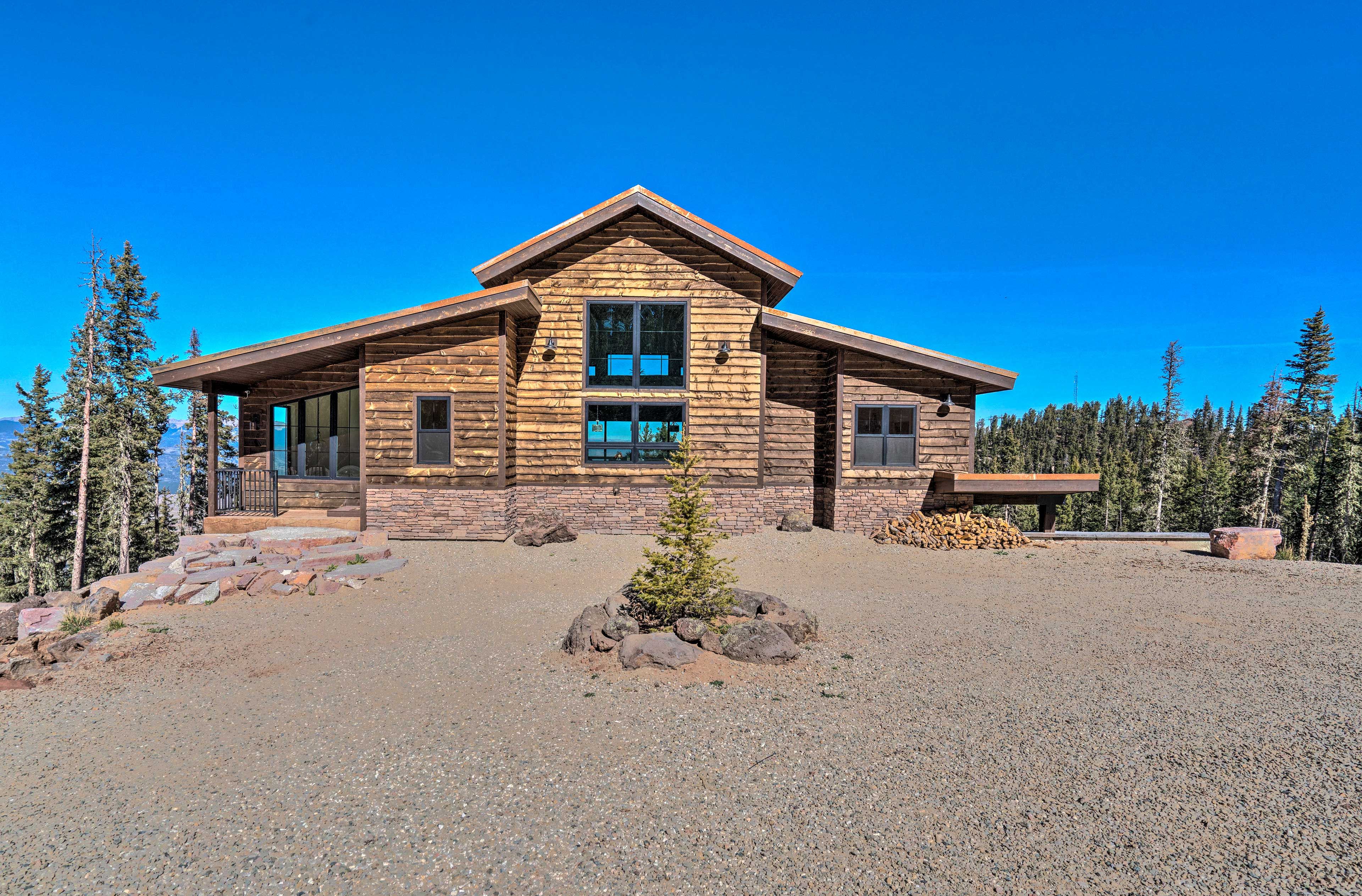 Parking | Front Driveway (4-5 Vehicles)