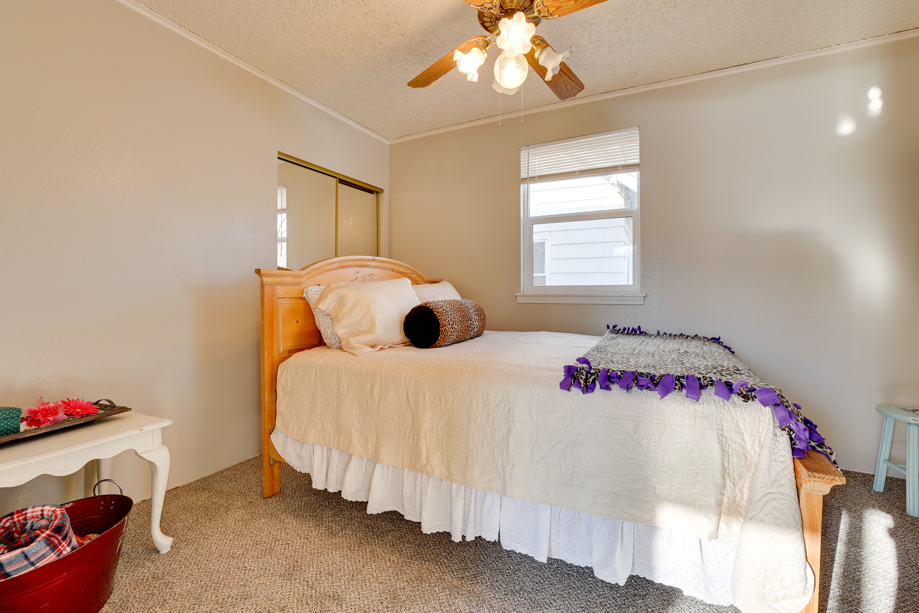 Bedroom 1 | Queen Bed | 1st Floor