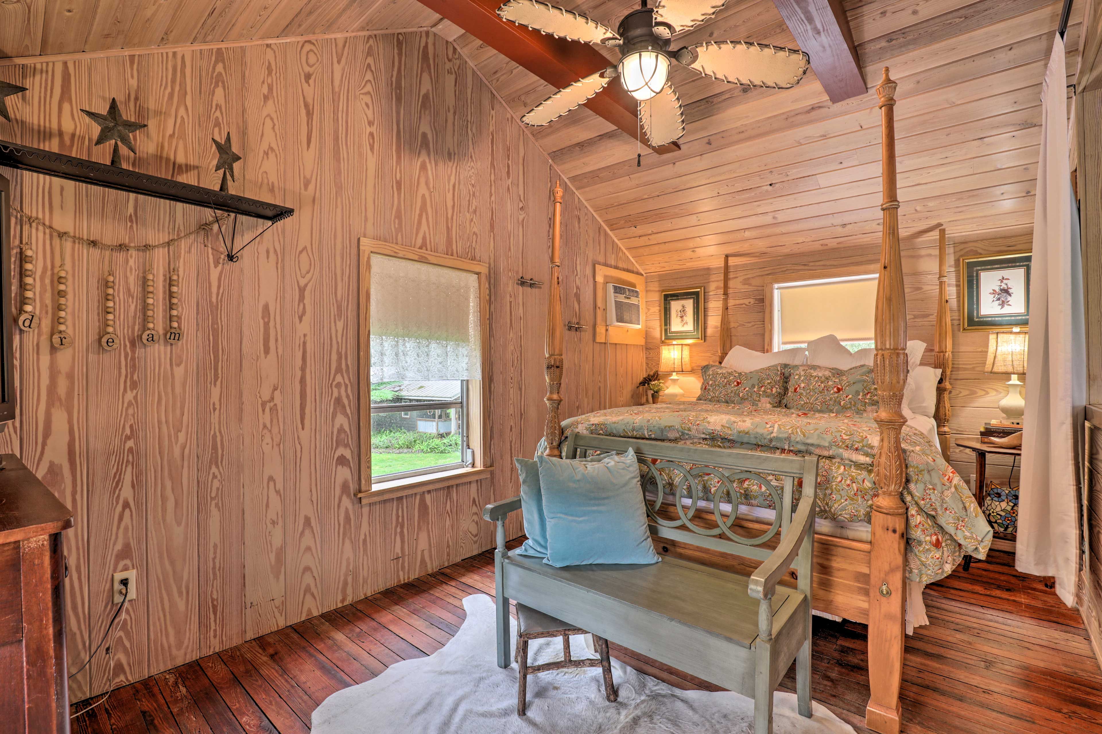 Bedroom 2 | Queen Bed