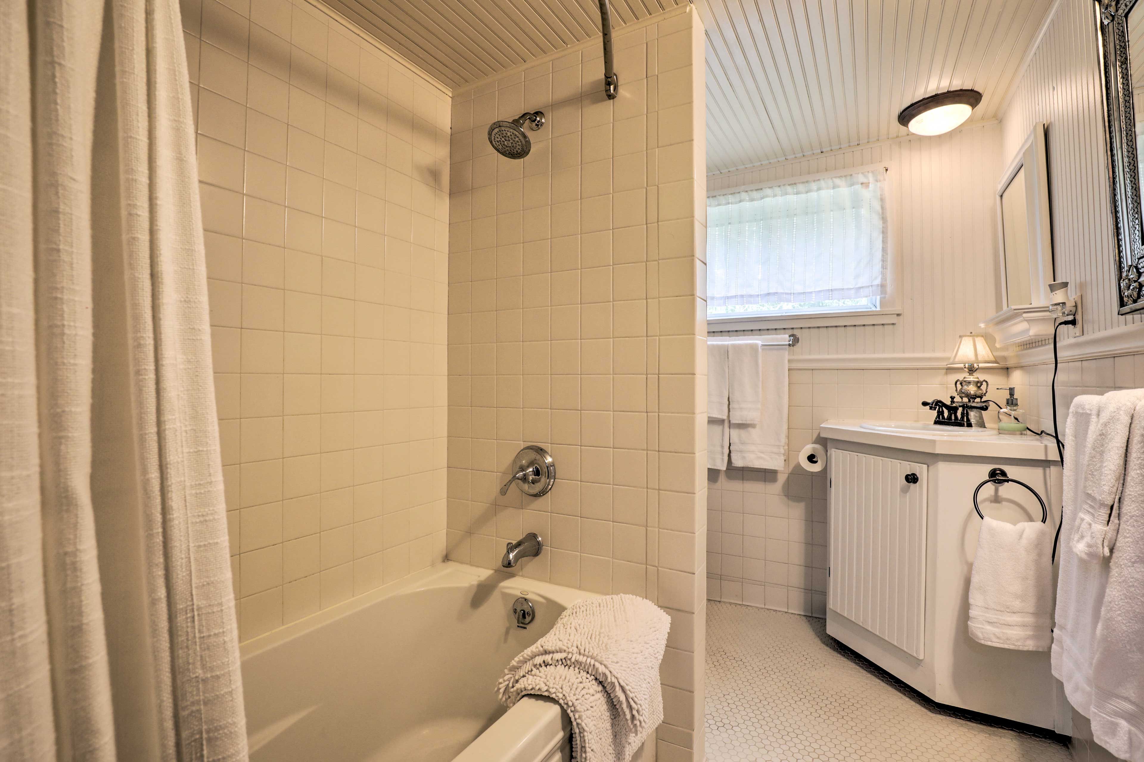 Full Bathroom | Linens & Towels