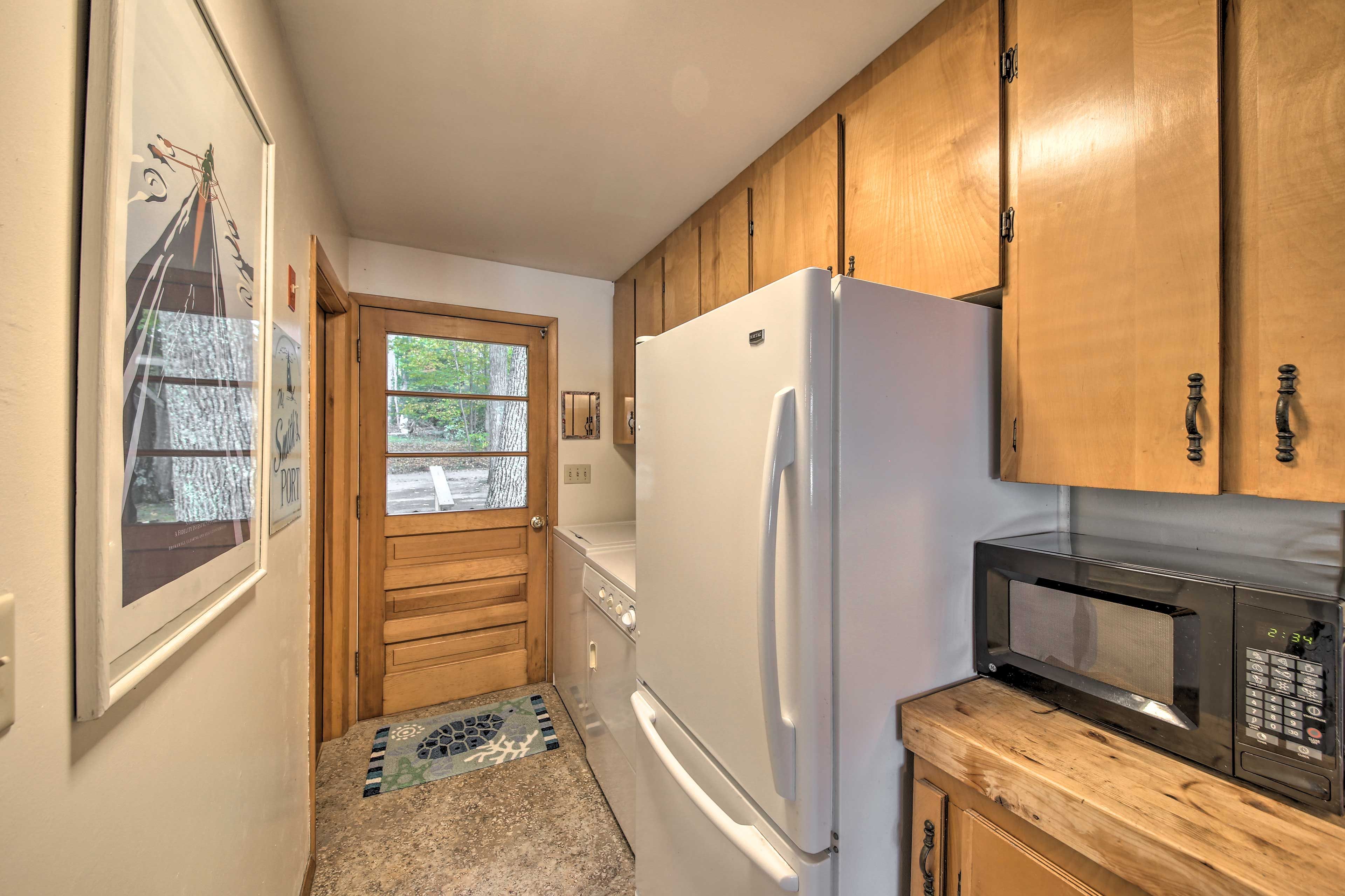 Fully Equipped Kitchen | Microwave | Fridge | Laundry Machines | Front Door