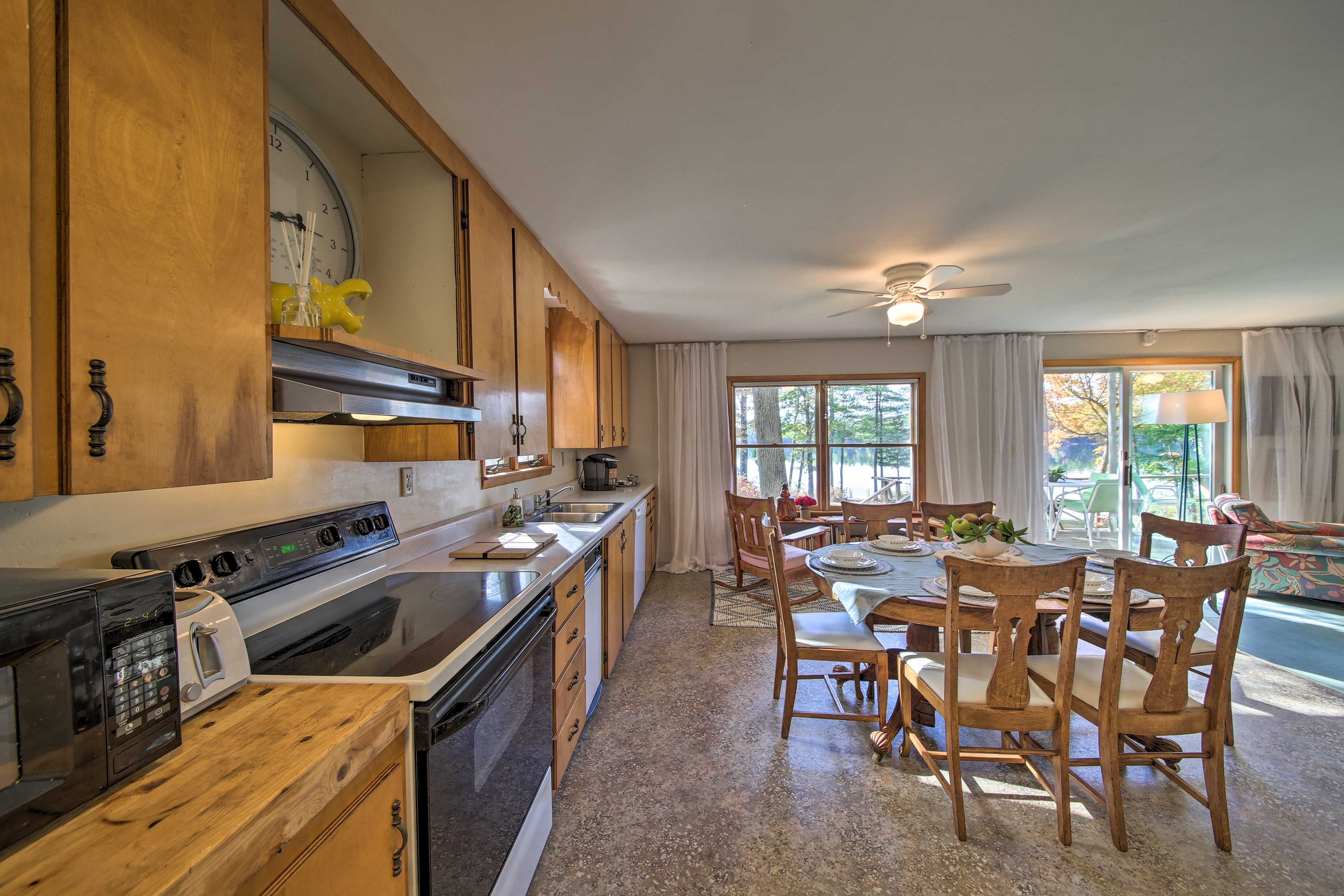 Fully Equipped Kitchen | Keurig Coffee Maker | Toaster