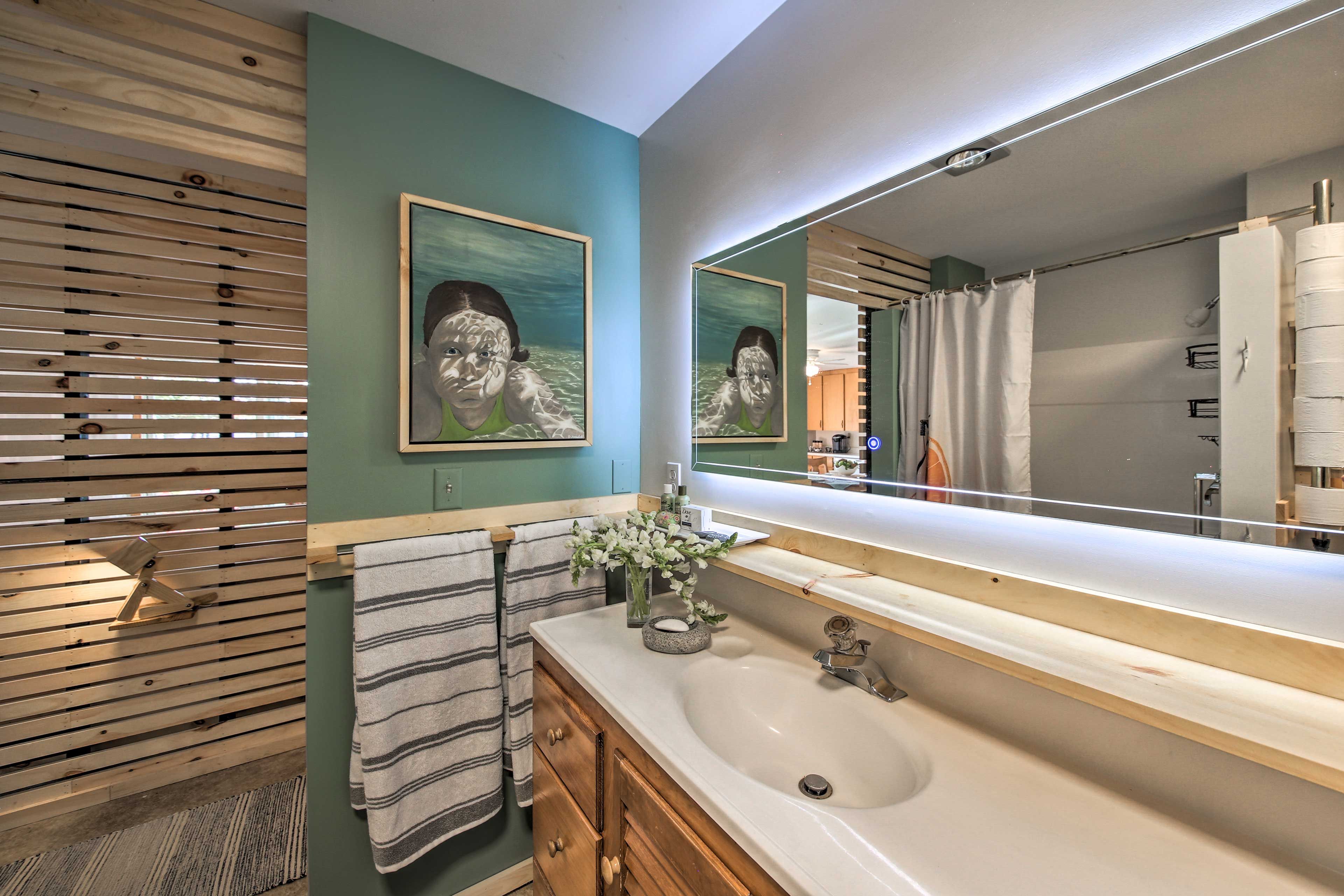 Full Bathroom | Complimentary Toiletries