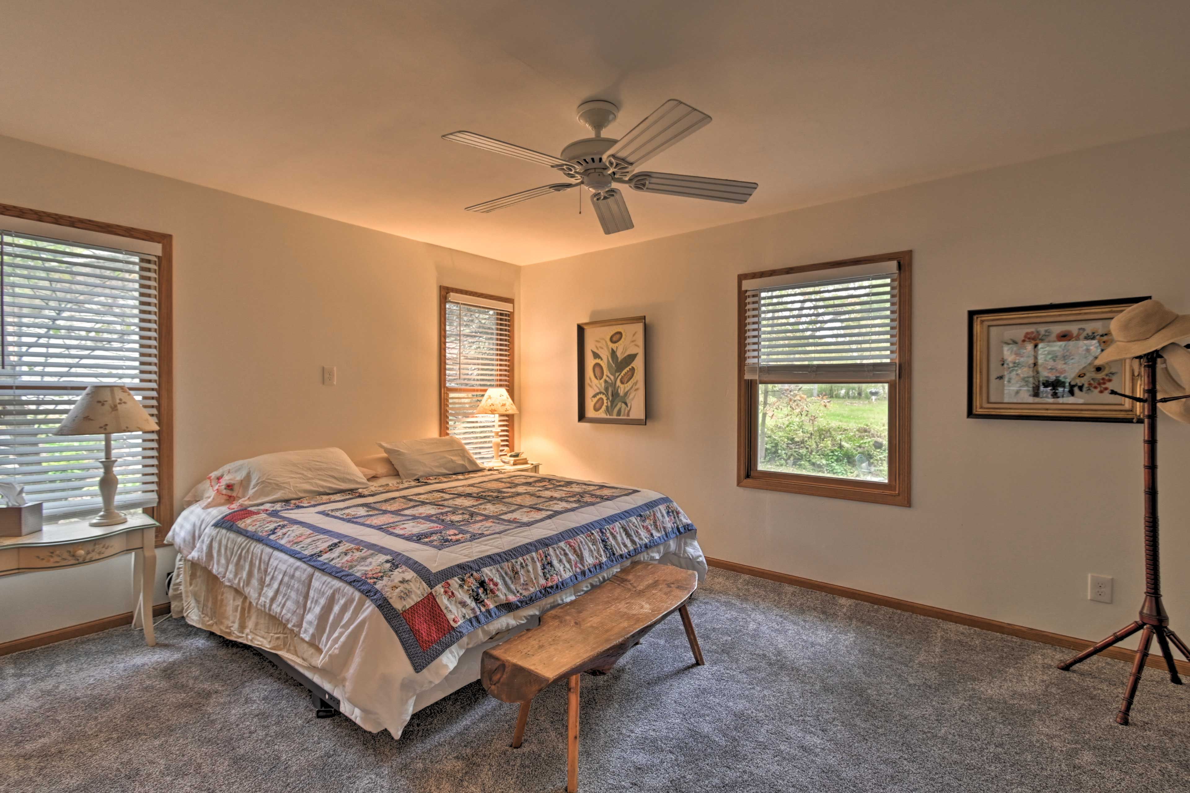 Bedroom 1 | King Bed | Upper Level