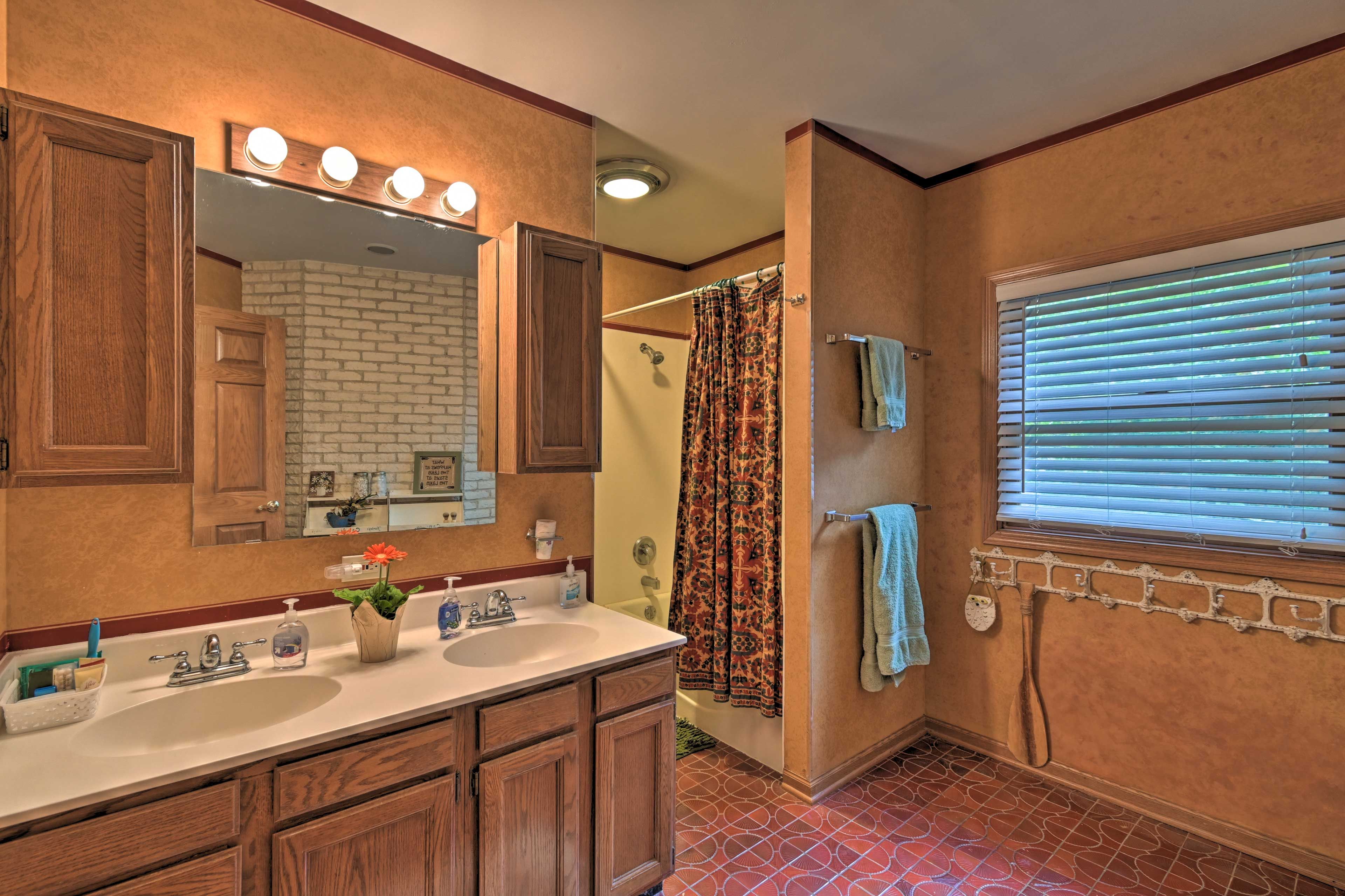 Full Bathroom | Upper Level