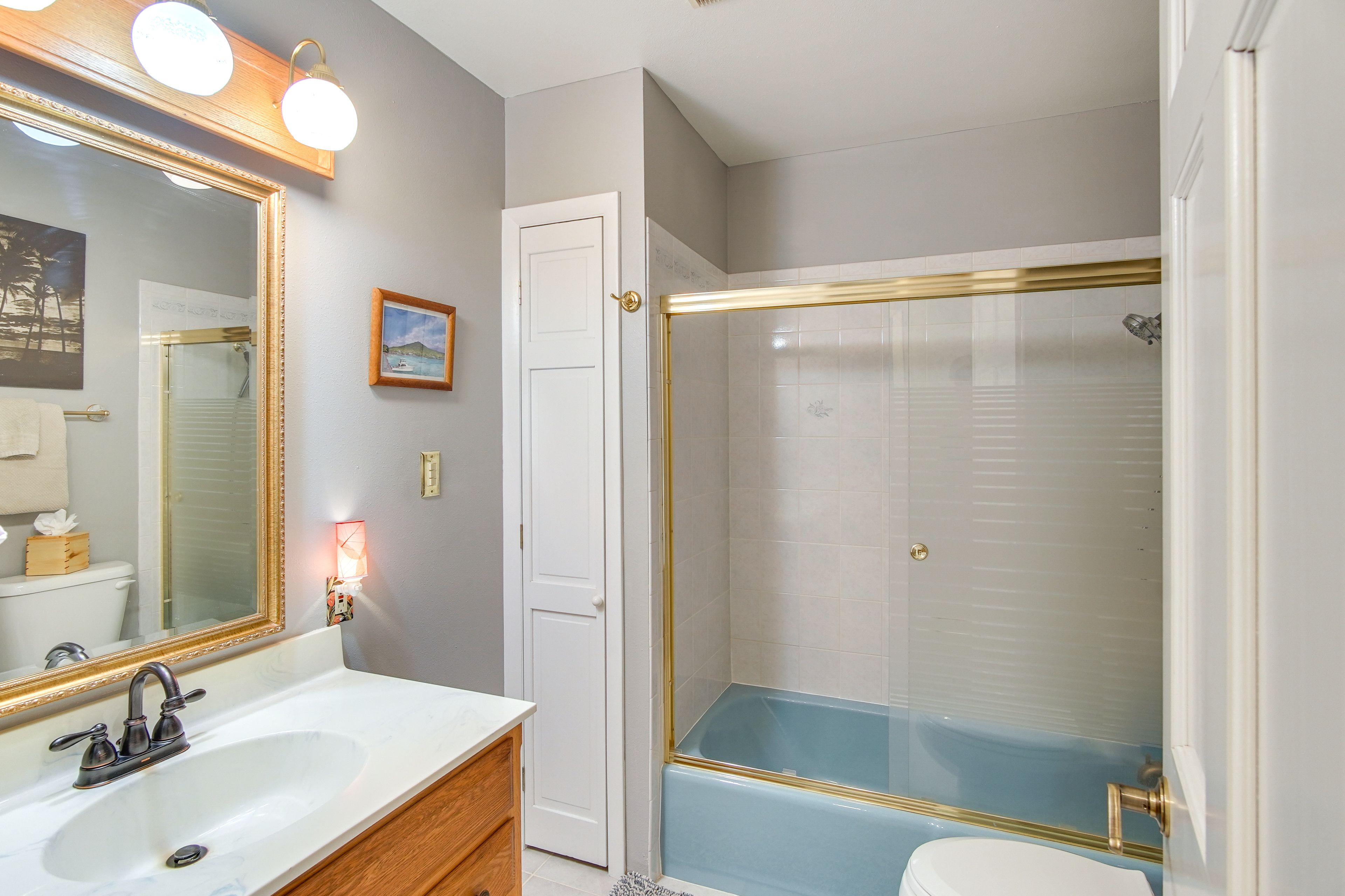 Full Bathroom | 1st Floor