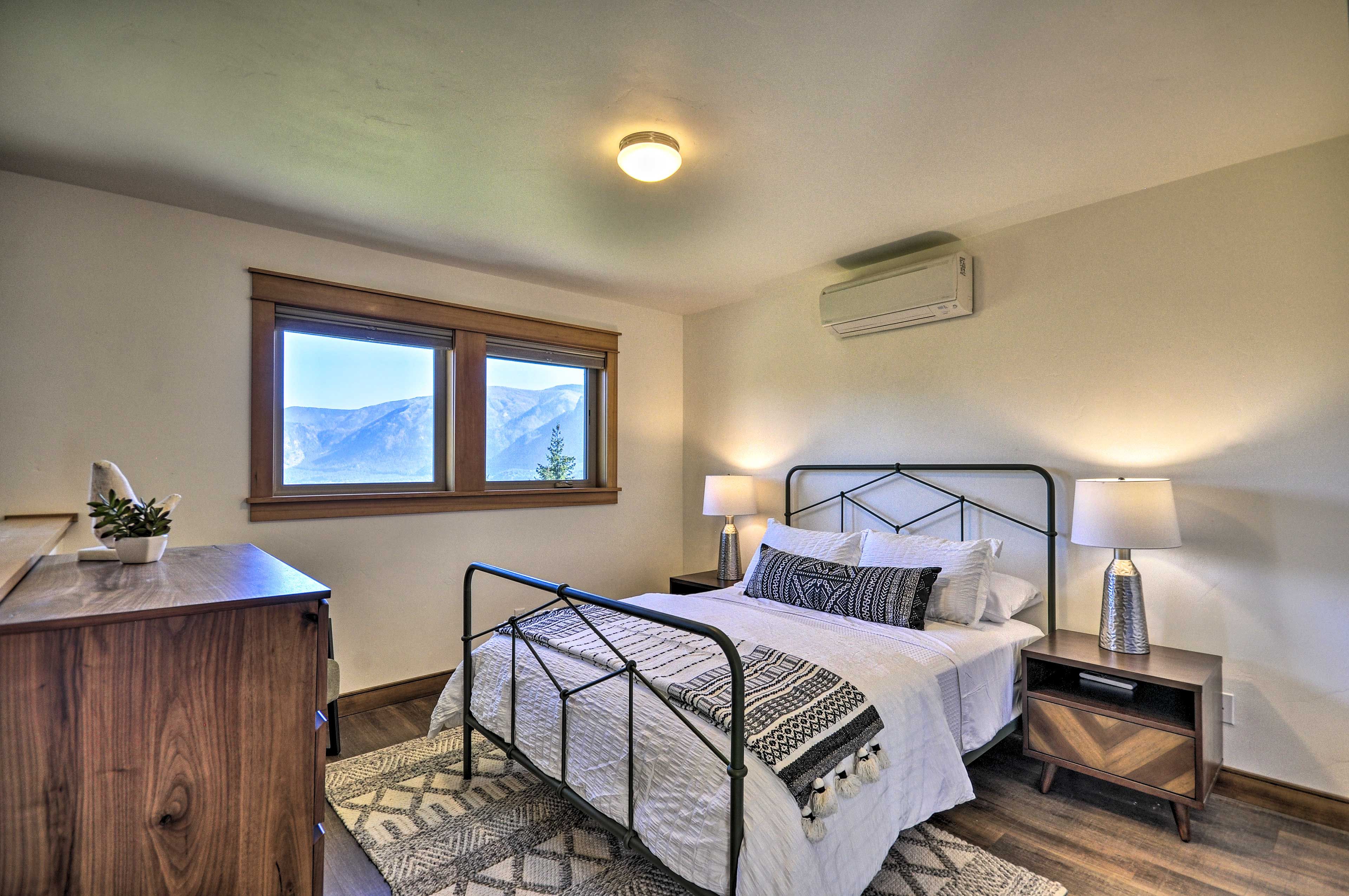 Loft | Queen Bed