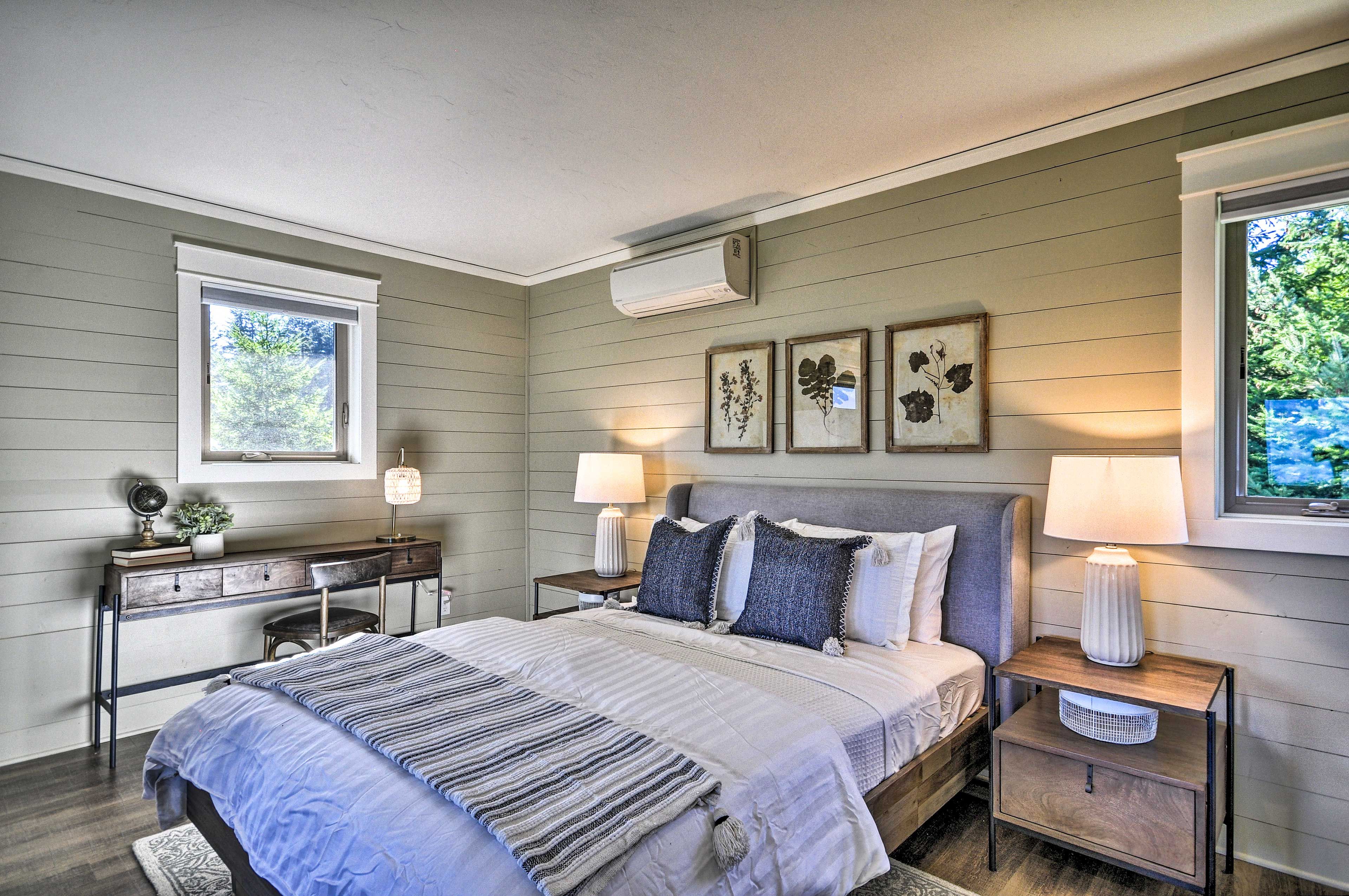 Studio | Queen Bed