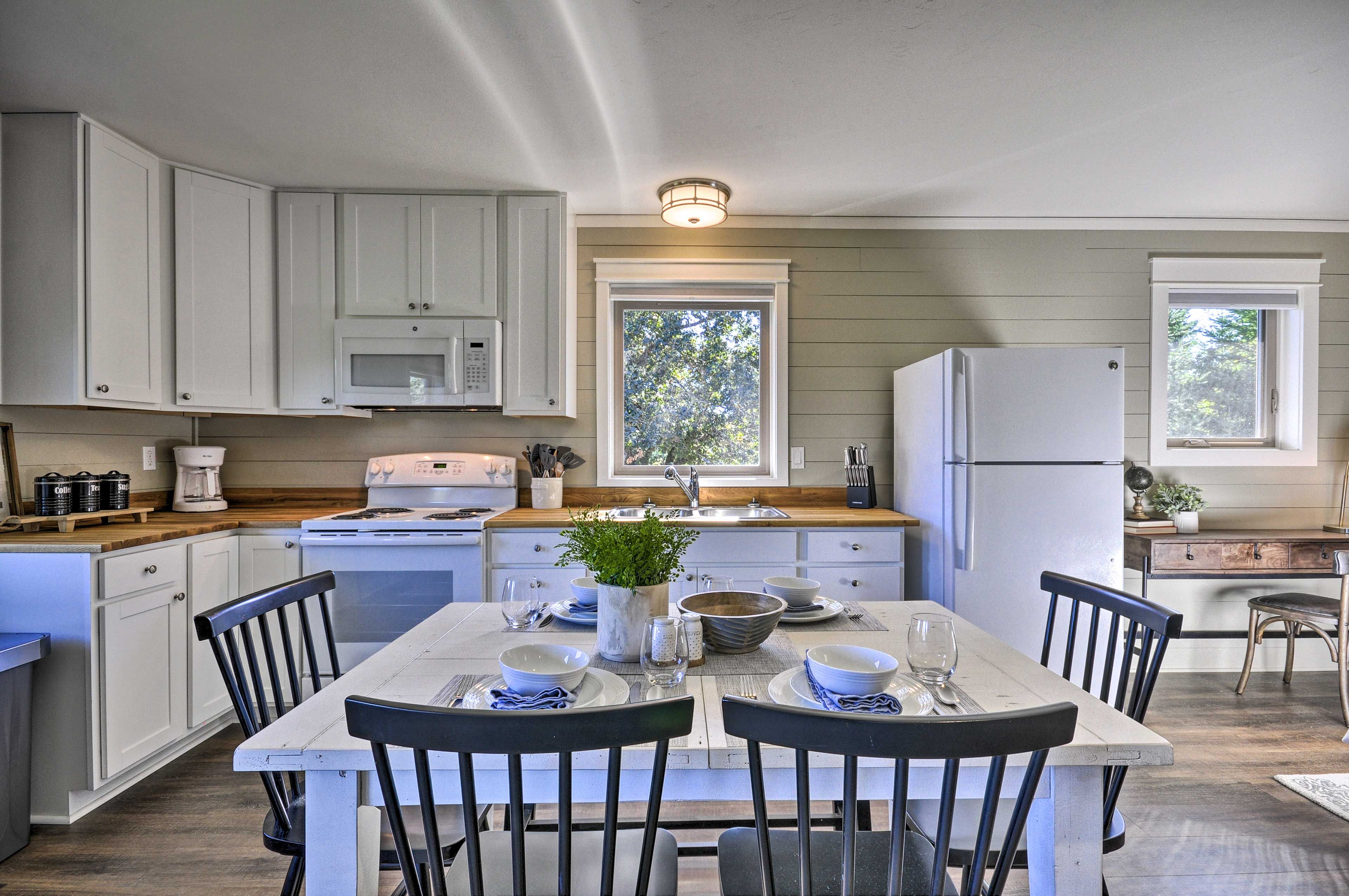 Dining Room | Dishware/Flatware