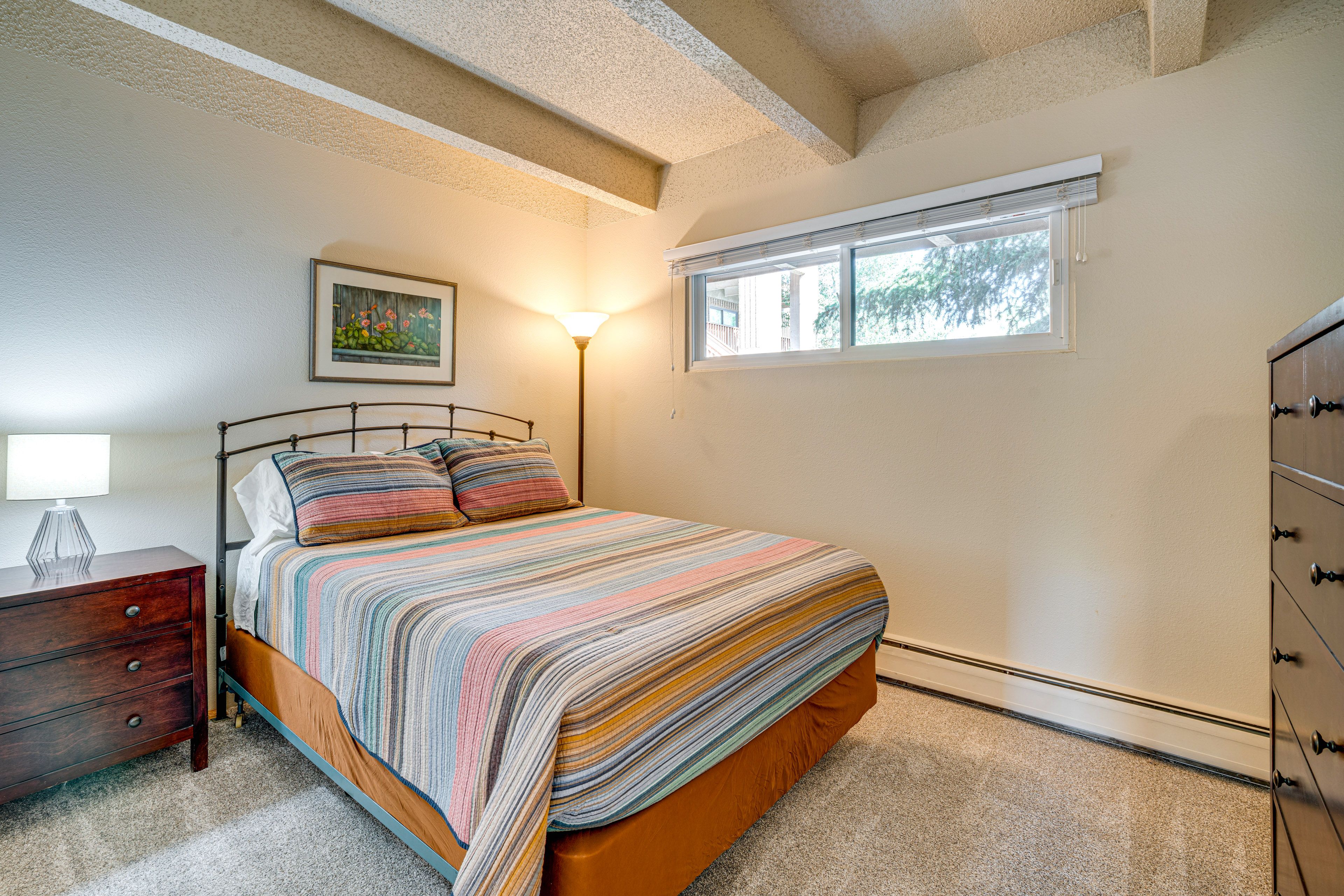 Bedroom 2 | Queen Bed