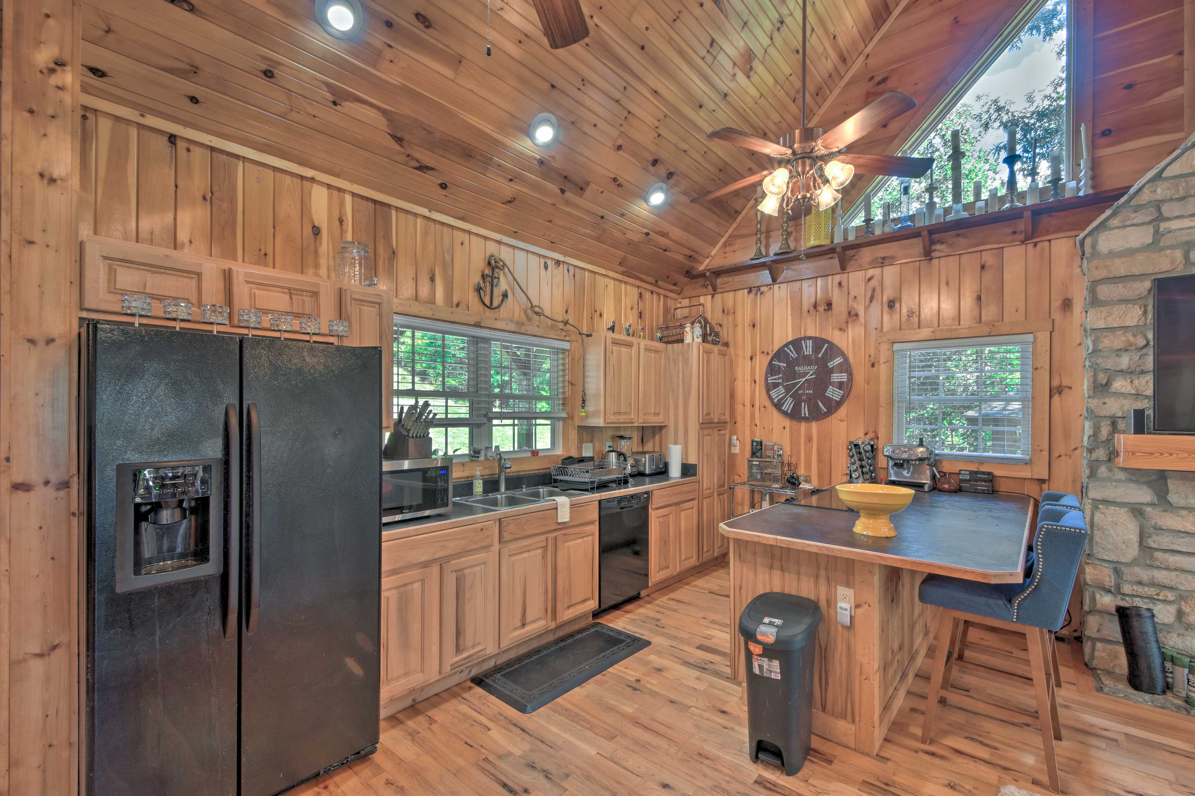 Fully Equipped Kitchen | Dishware & Flatware
